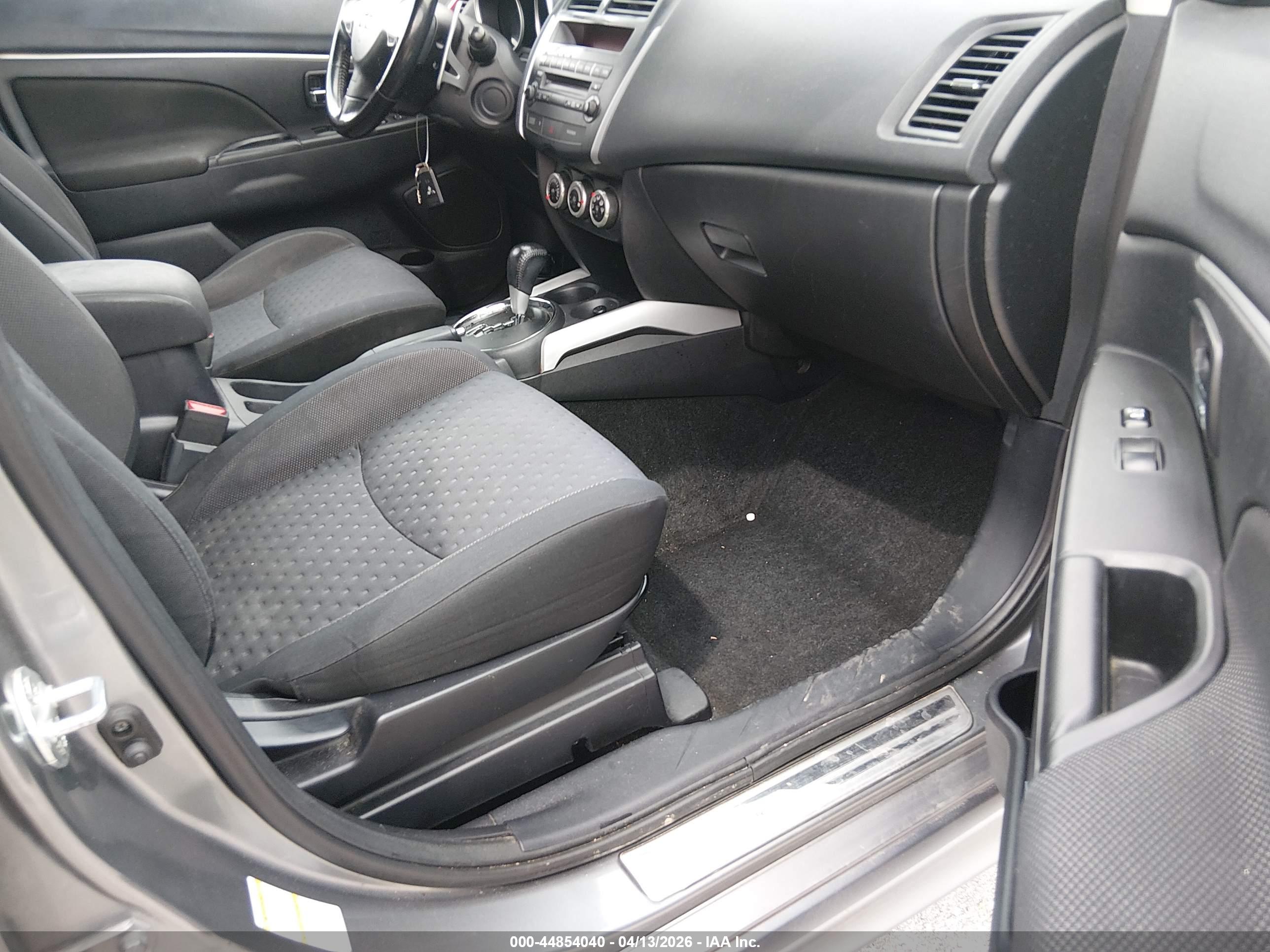 MITSUBISHI OUTLANDER image 5