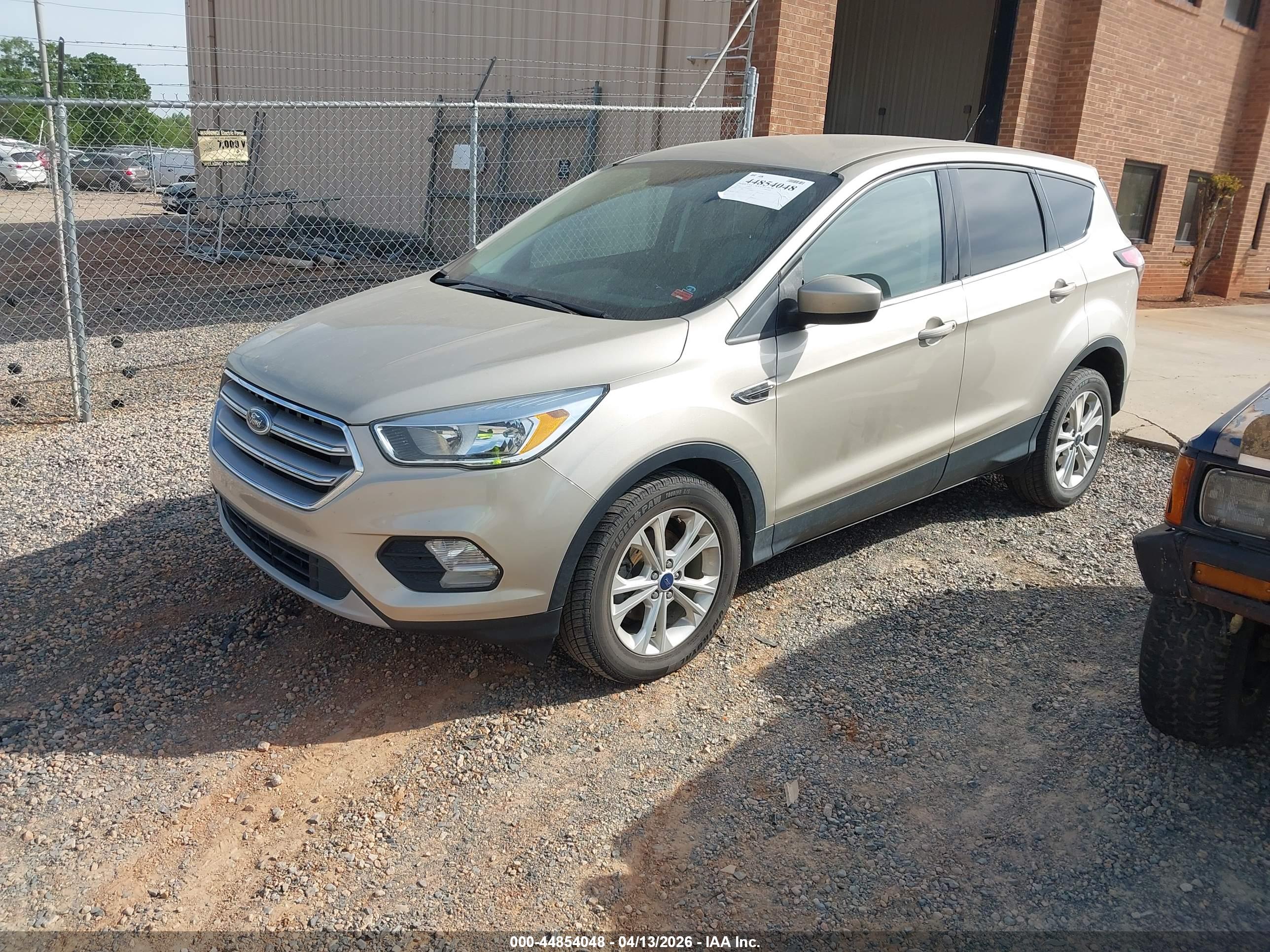FORD ESCAPE image 2