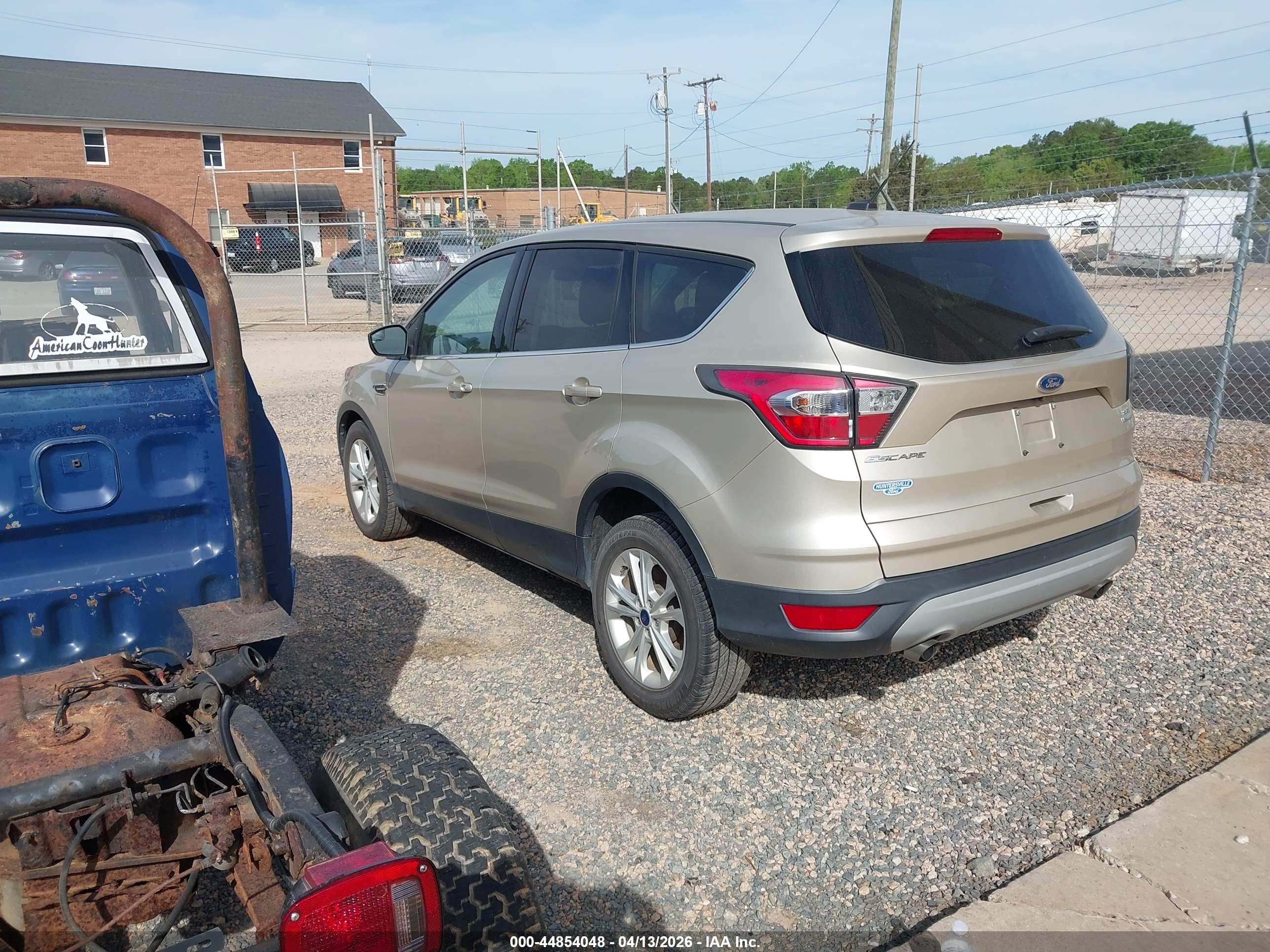 FORD ESCAPE image 3