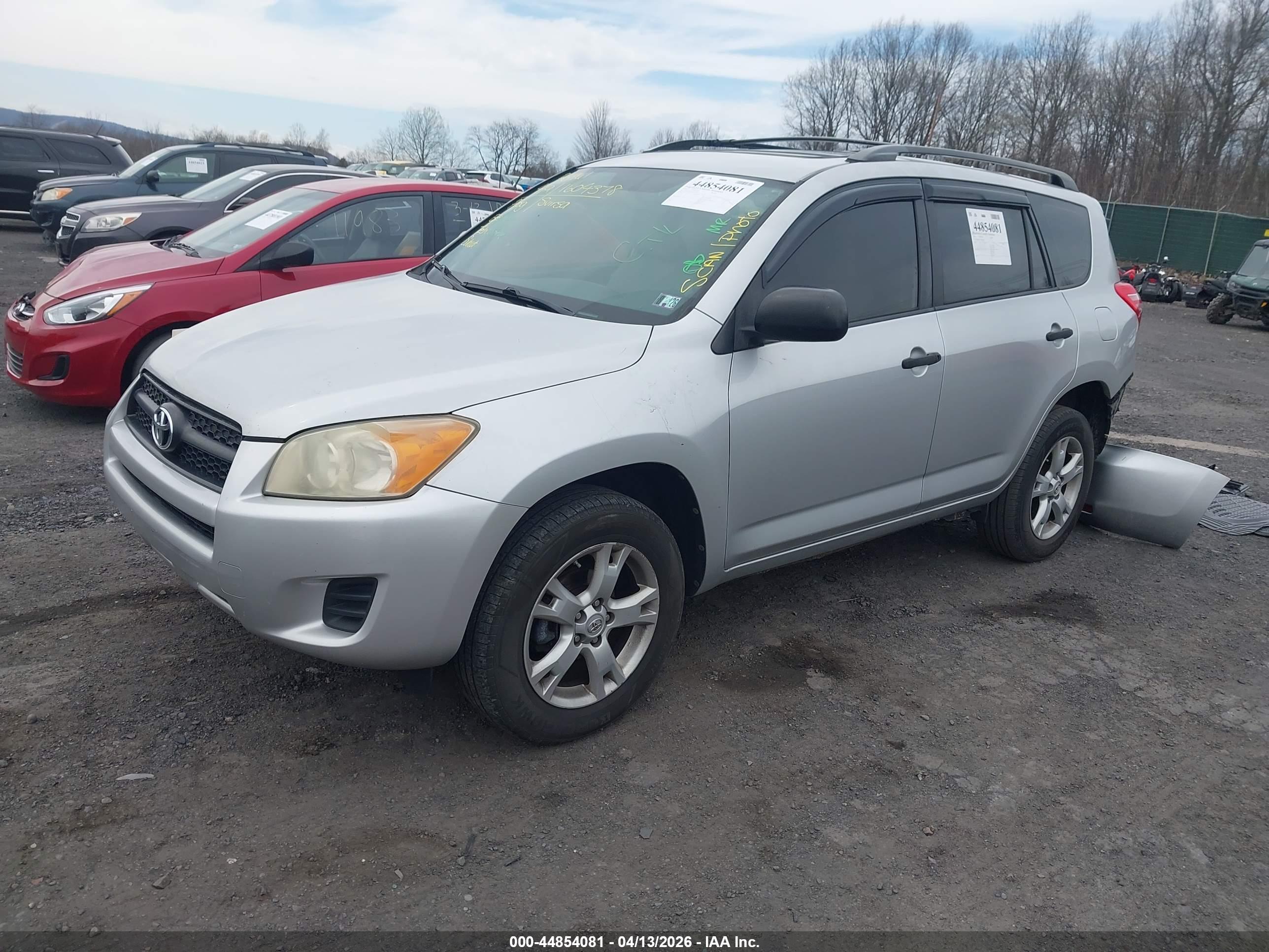 TOYOTA RAV4 image 2