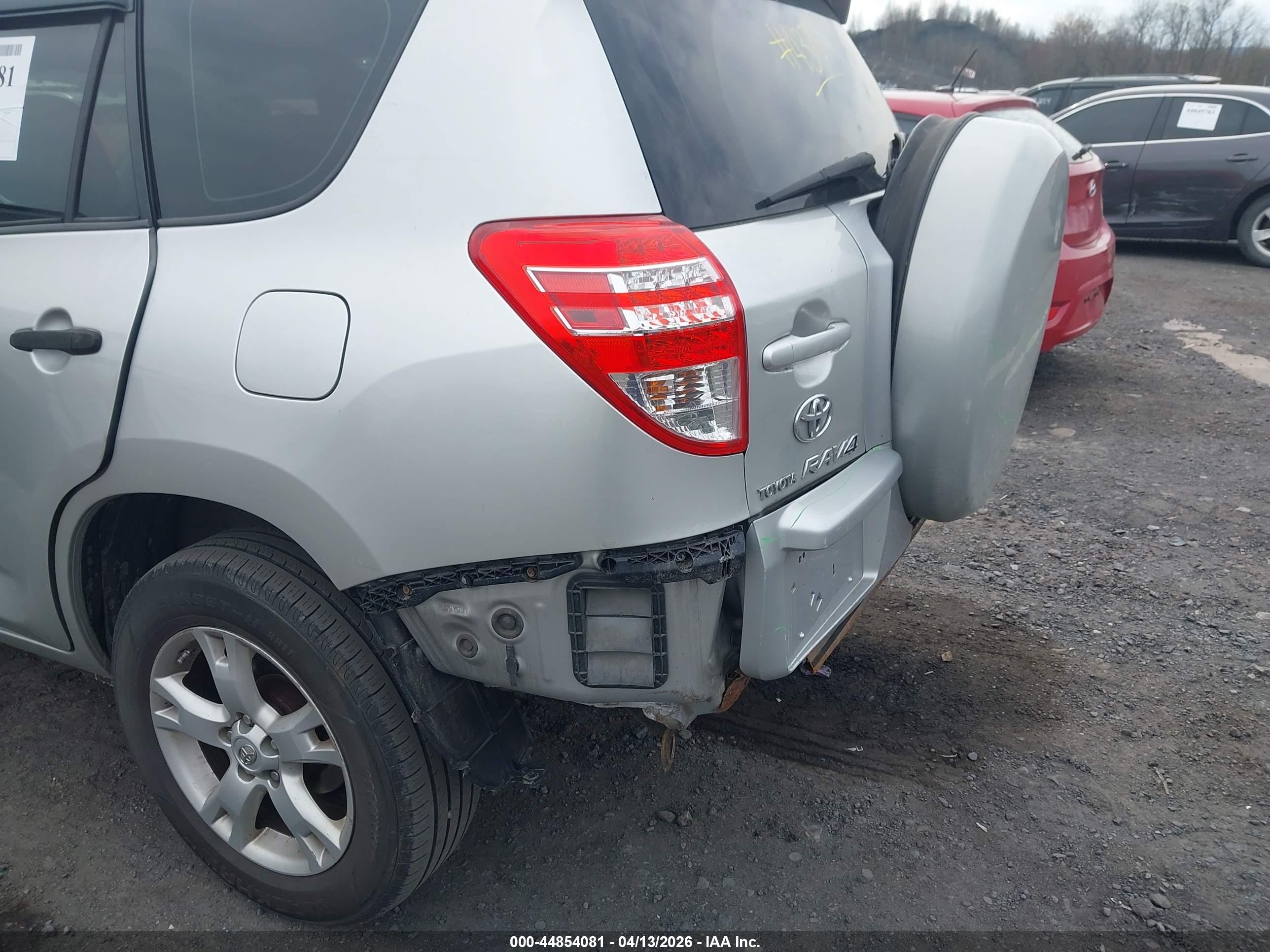 TOYOTA RAV4 image 6
