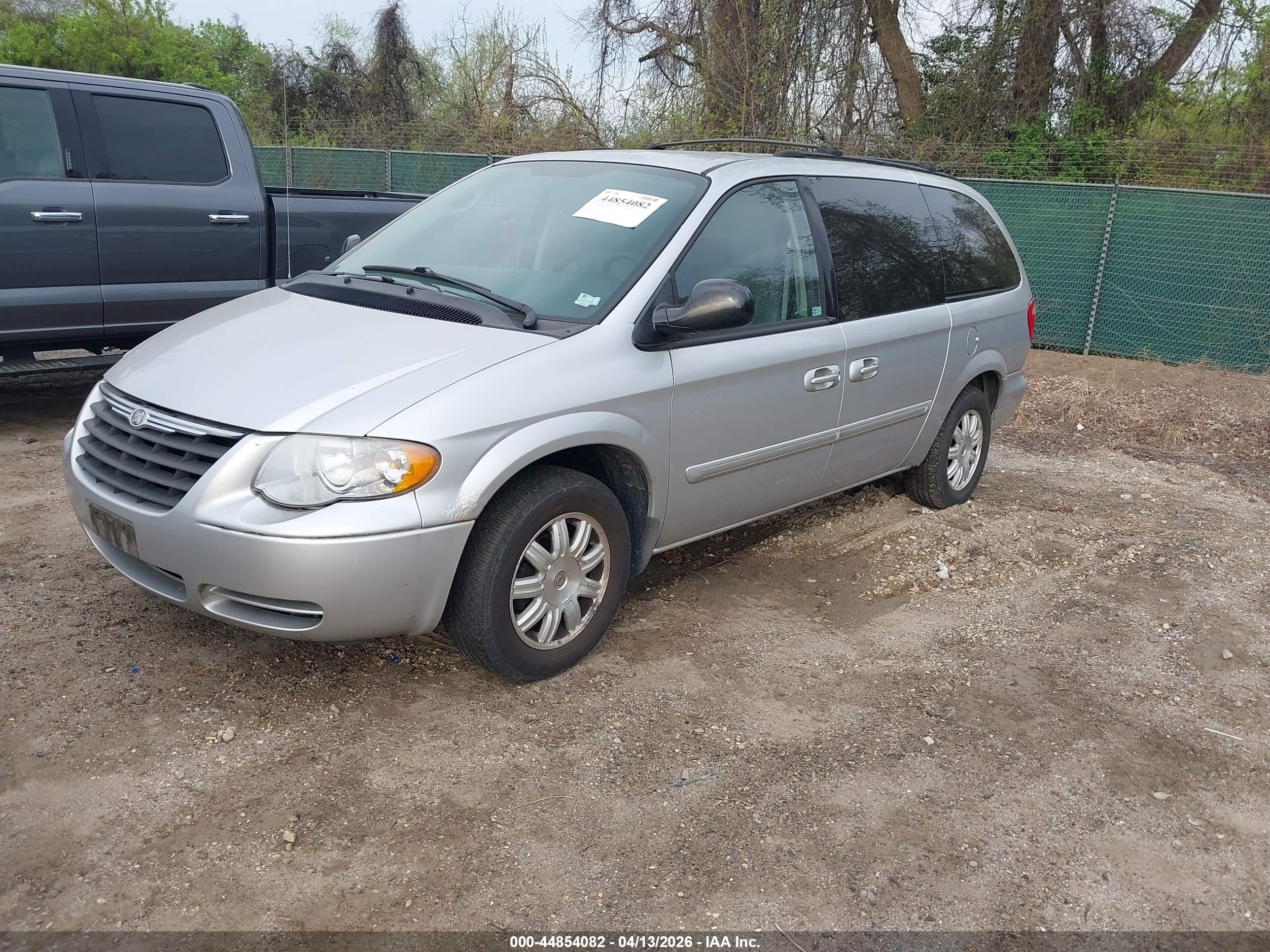CHRYSLER TOWN image 2