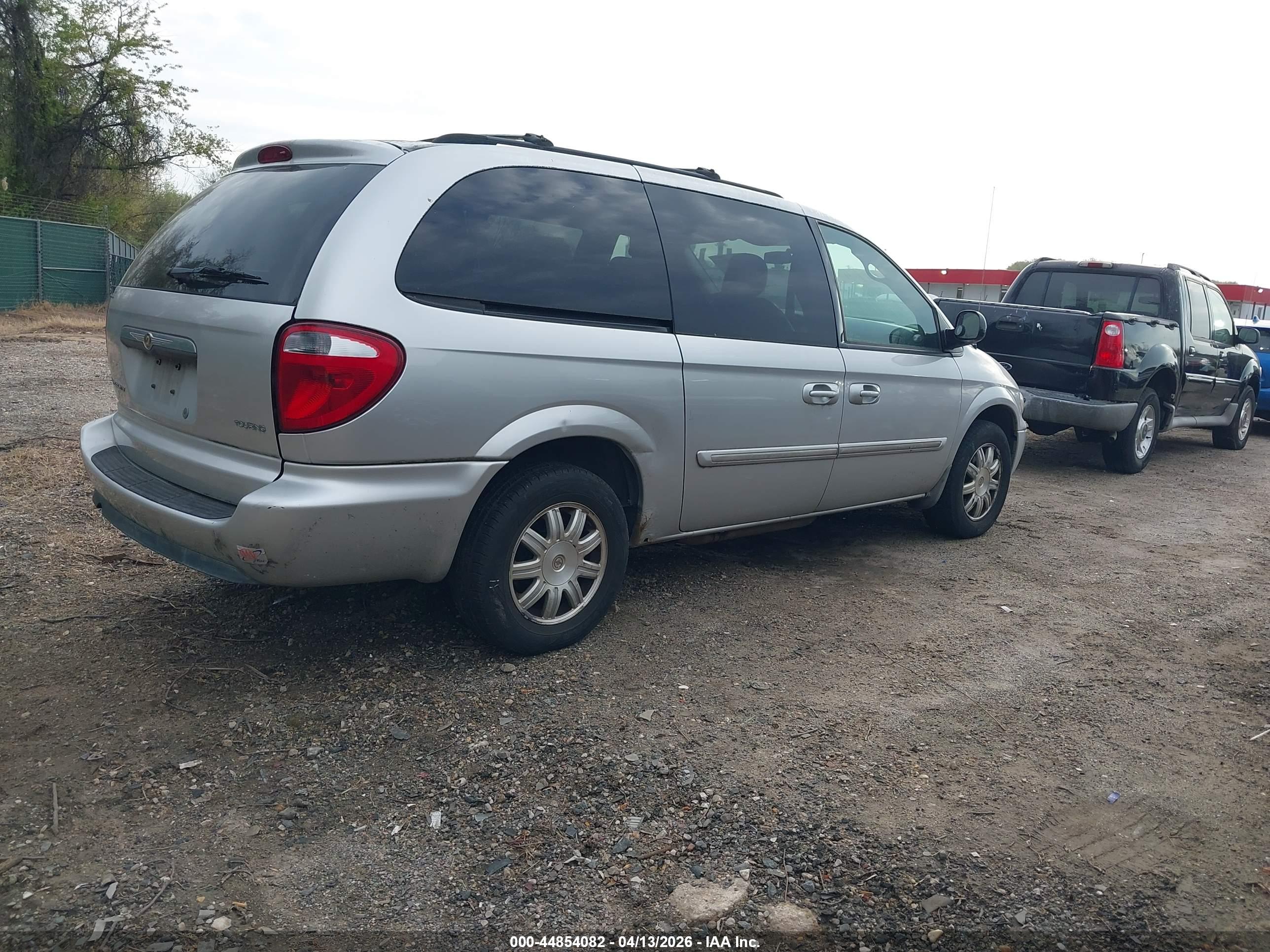 CHRYSLER TOWN image 4