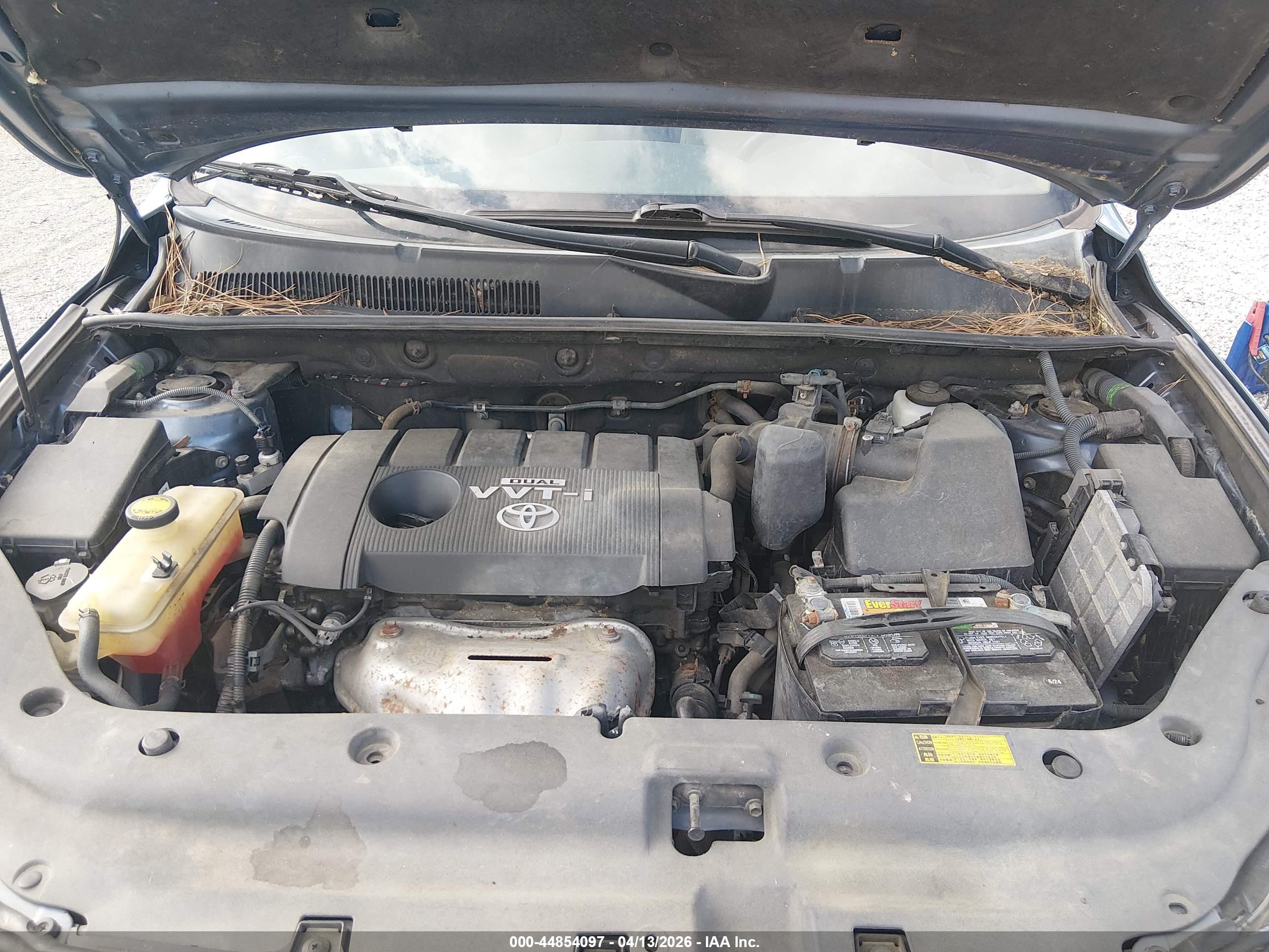 TOYOTA RAV4 image 10