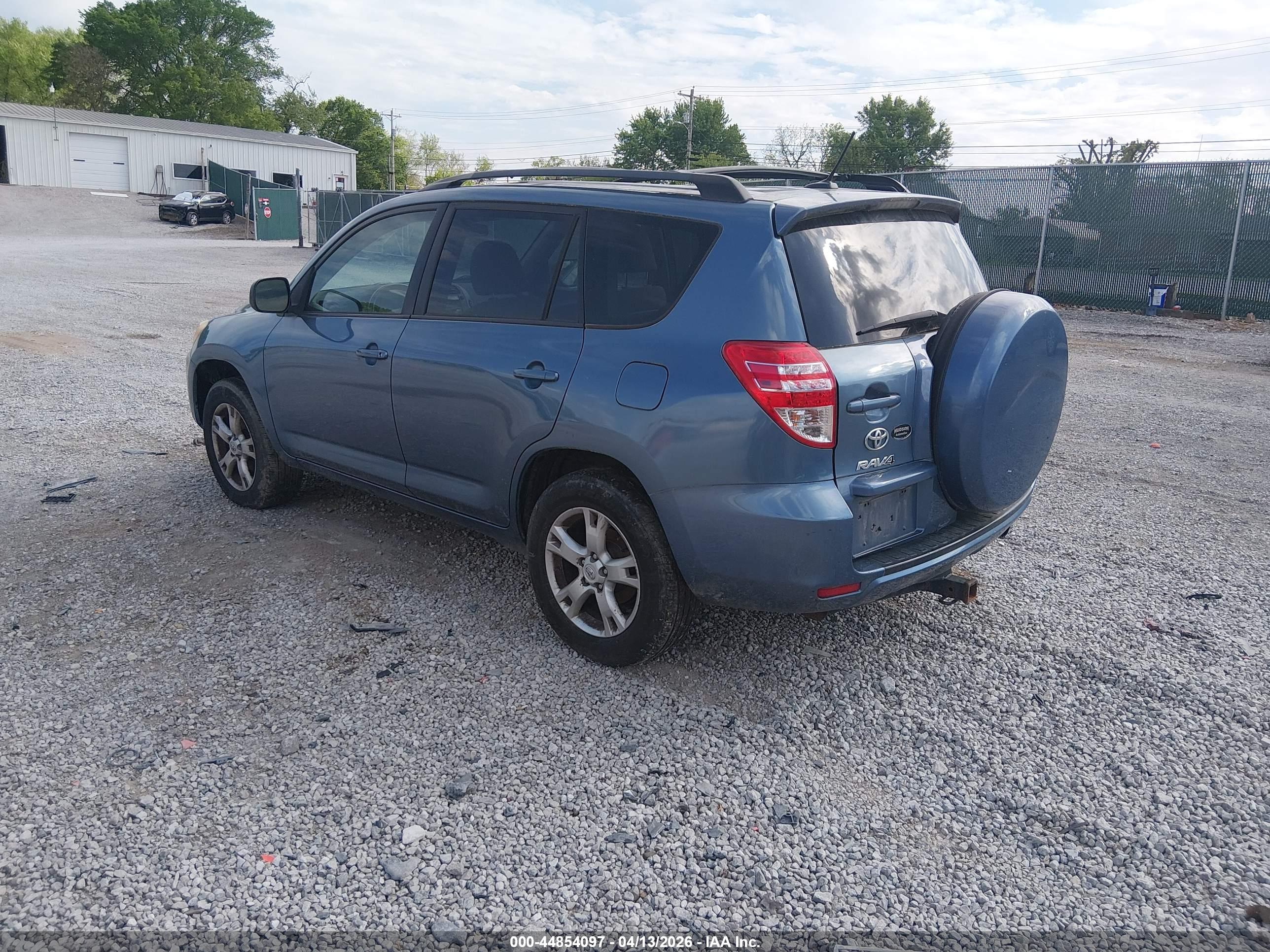 TOYOTA RAV4 image 3
