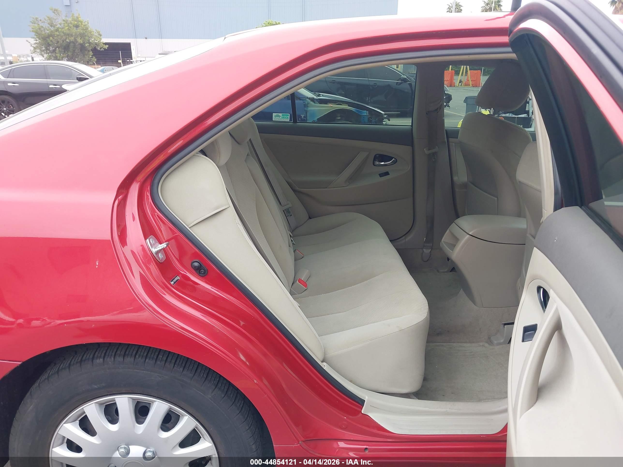 TOYOTA CAMRY image 8
