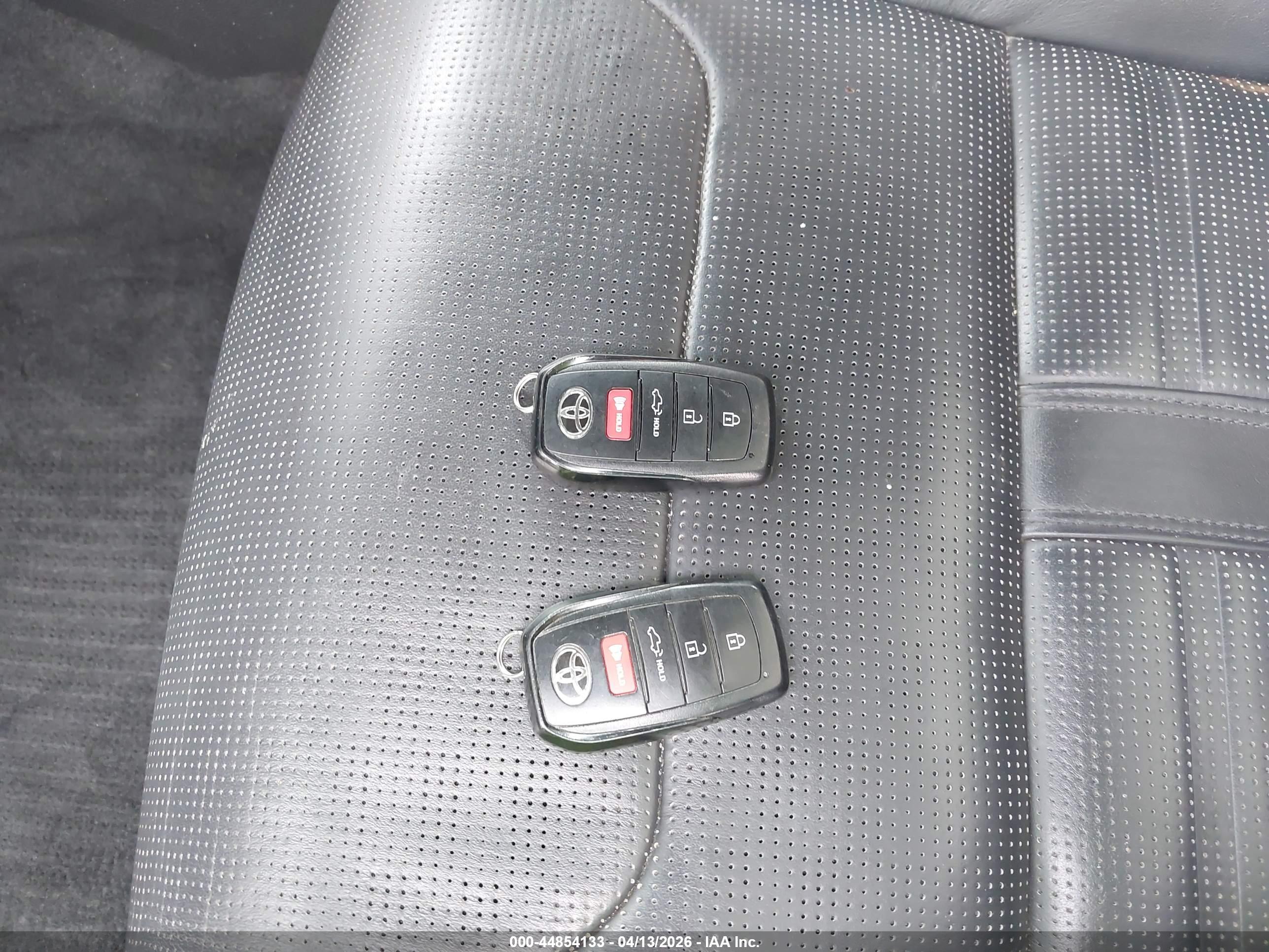 TOYOTA TUNDRA image 11