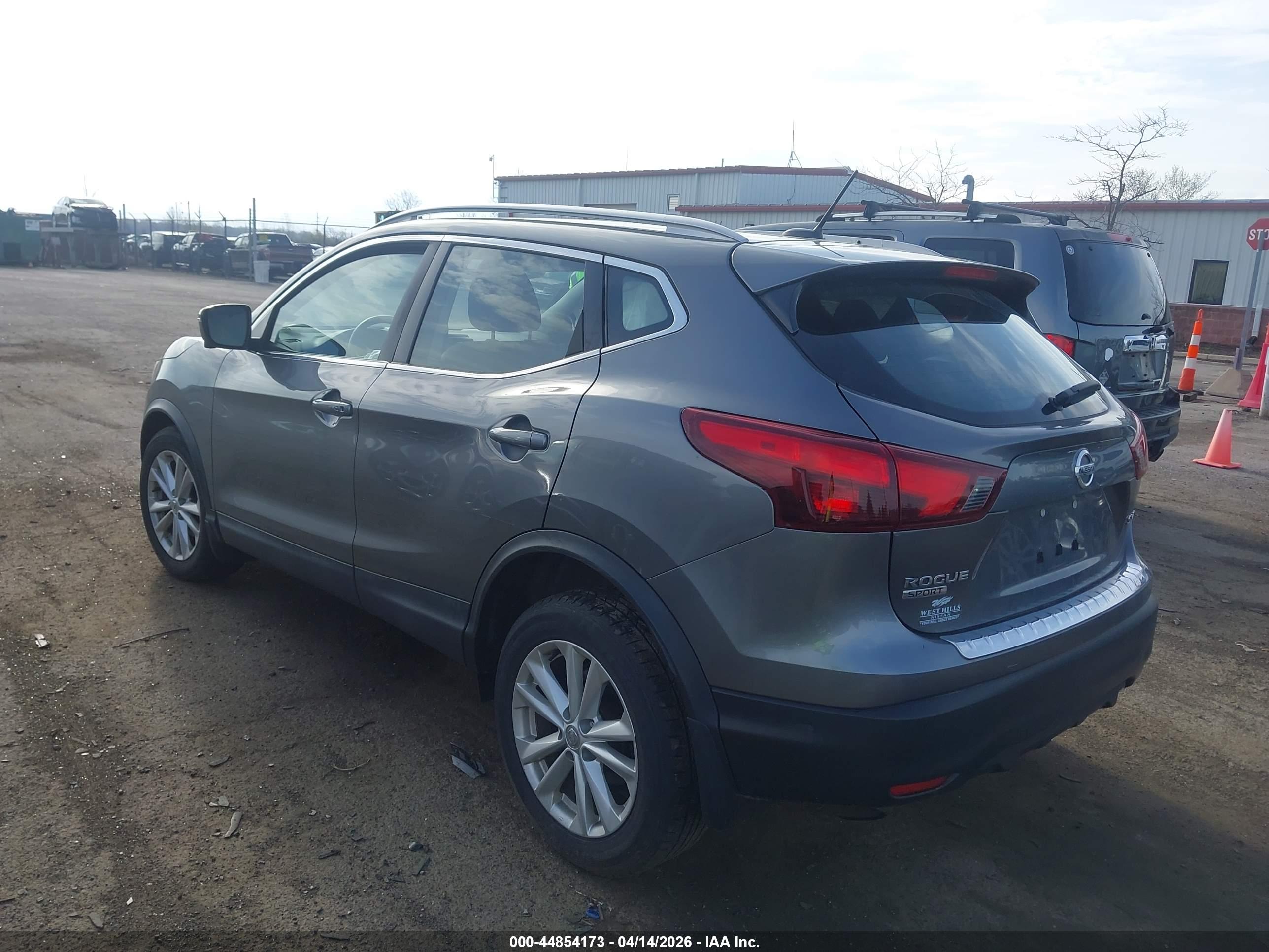 NISSAN ROGUE image 3