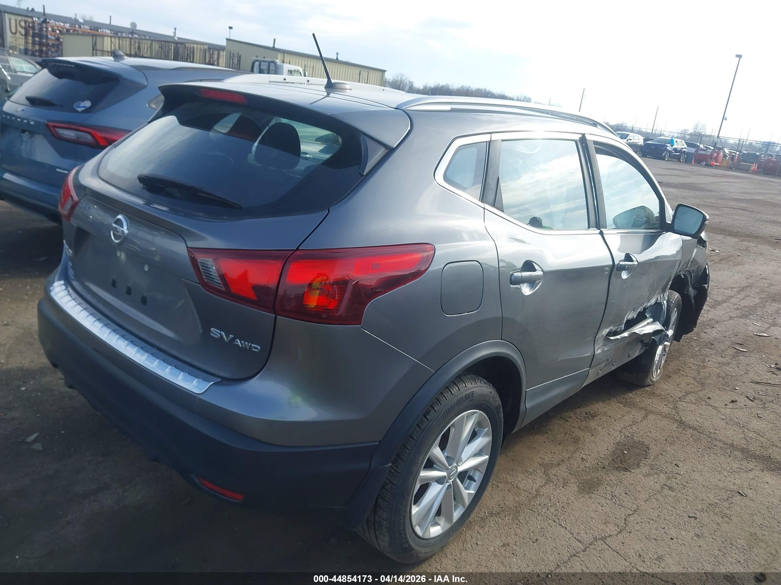 NISSAN ROGUE image 4