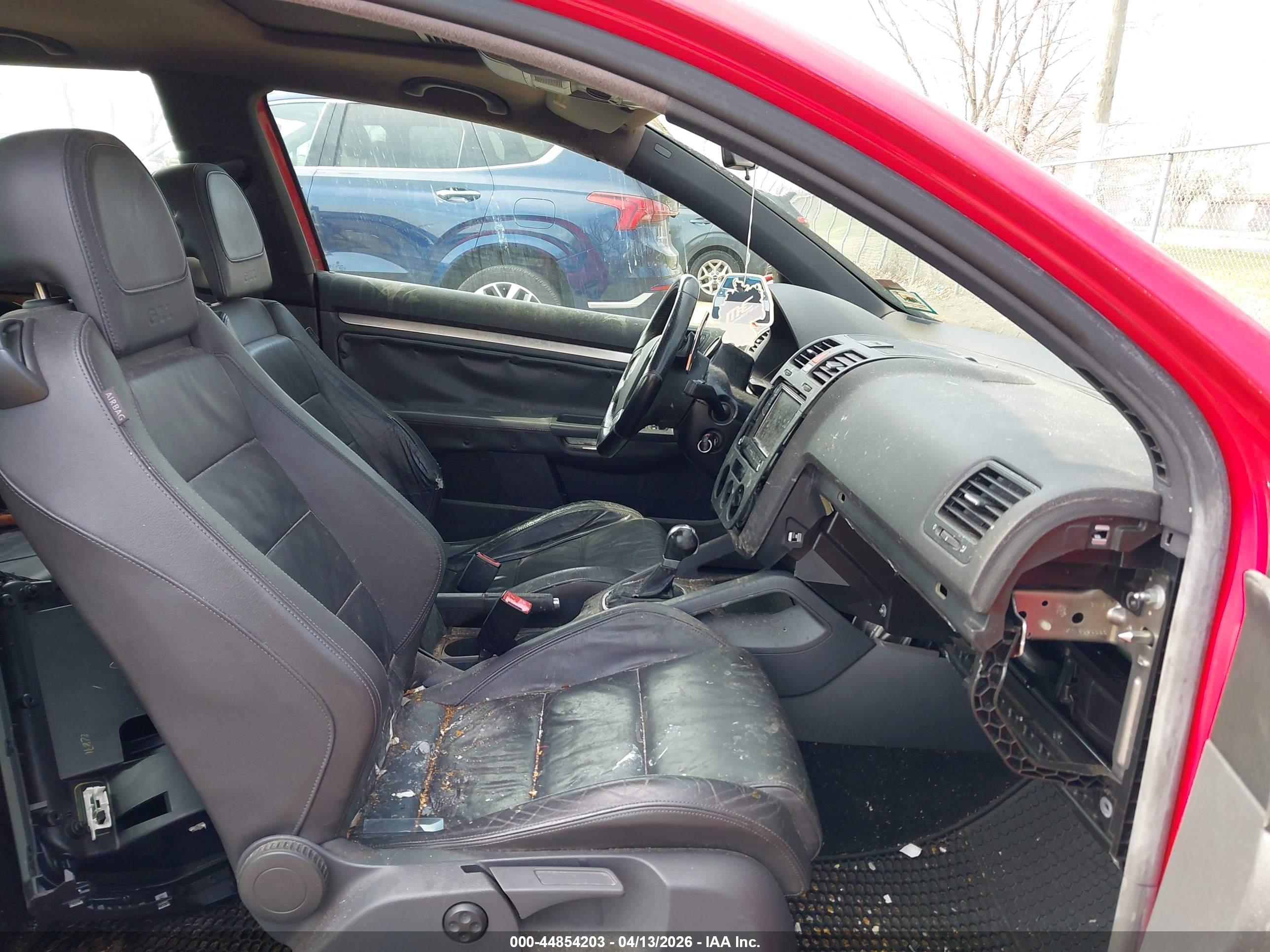 VOLKSWAGEN GTI image 5