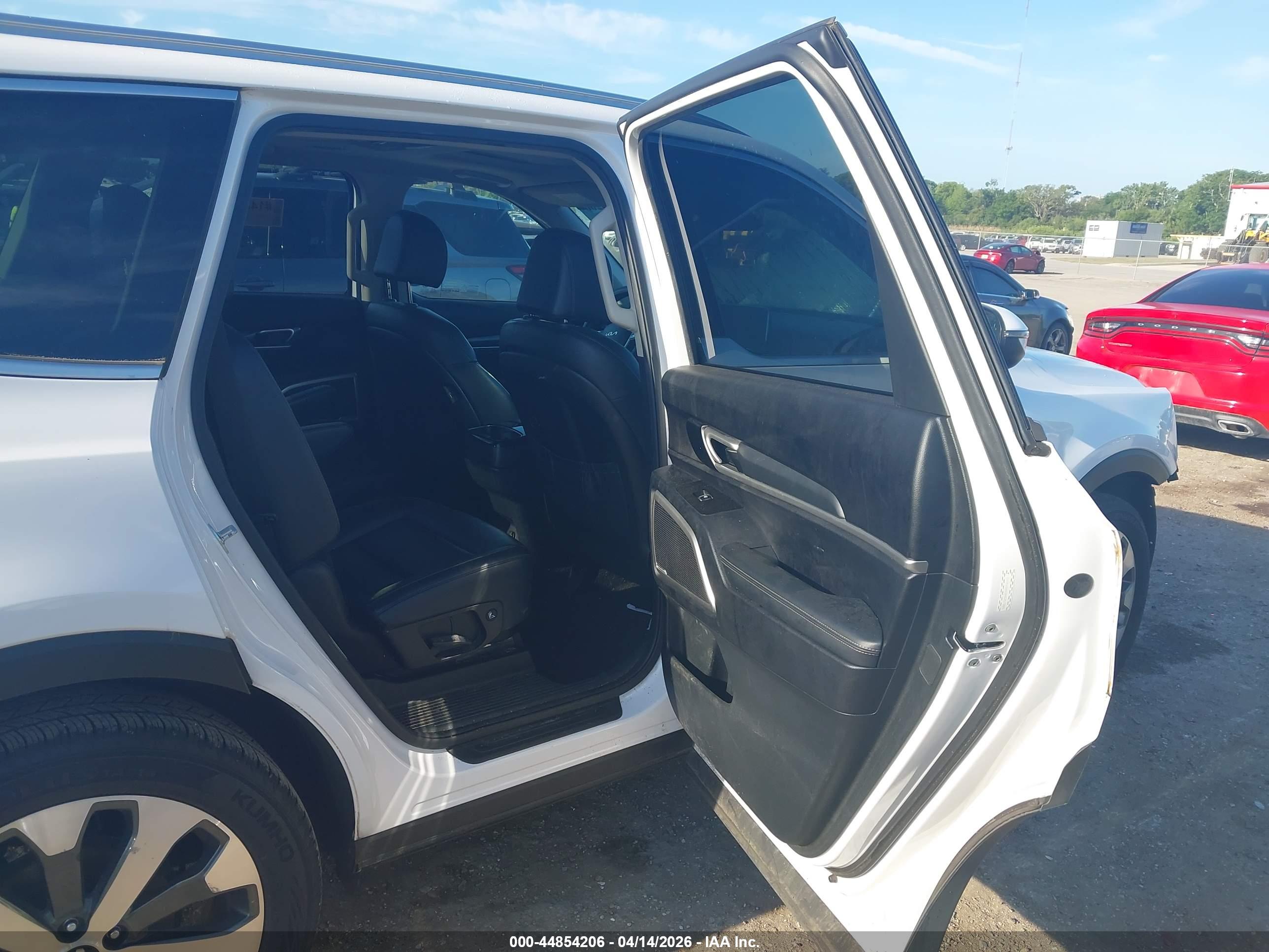 KIA TELLURIDE image 8