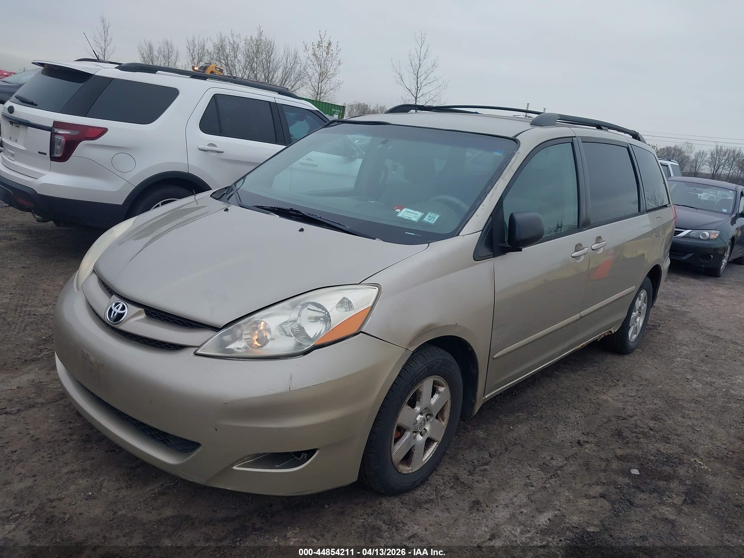 TOYOTA SIENNA image 6