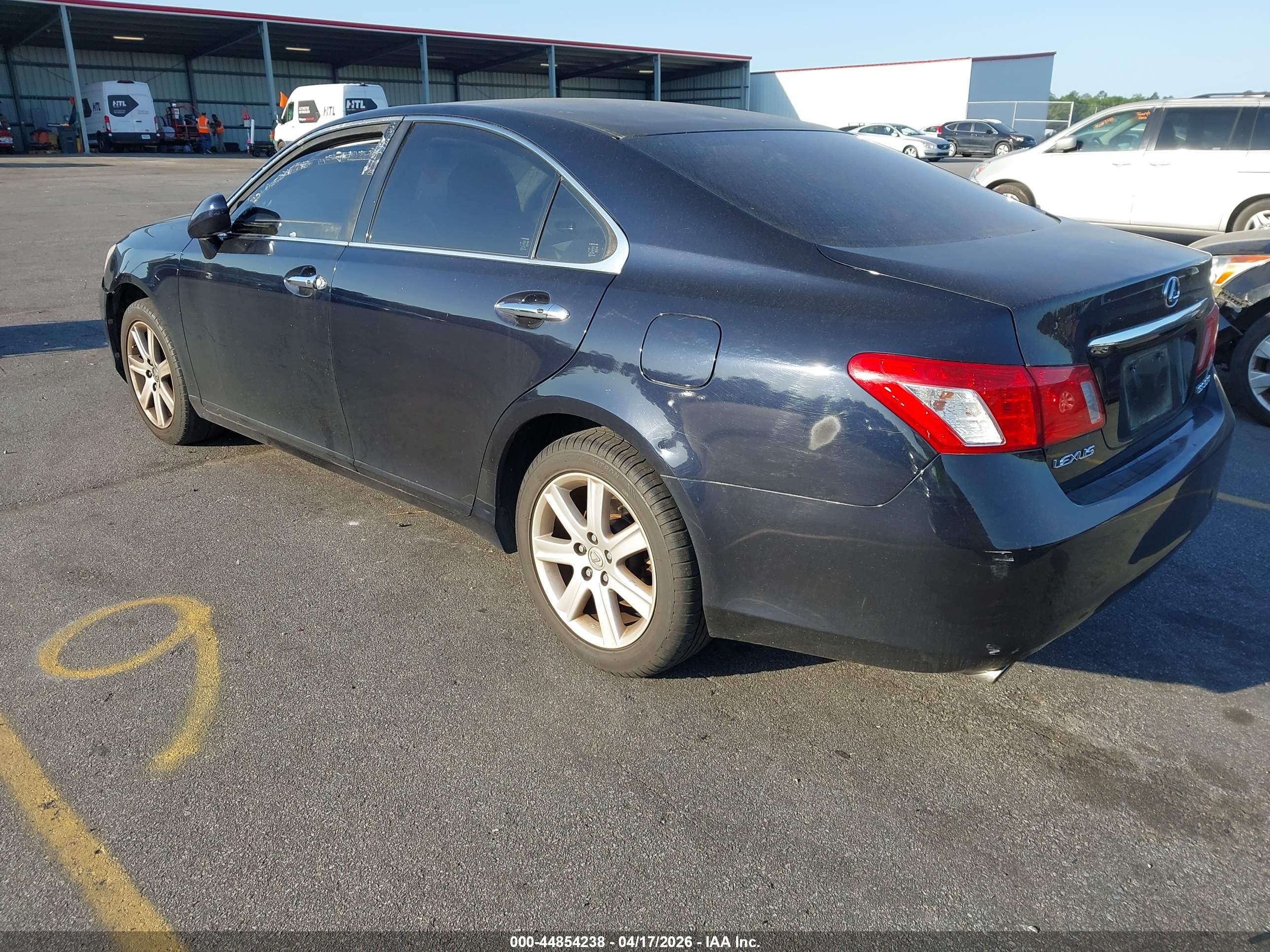 LEXUS ES image 3