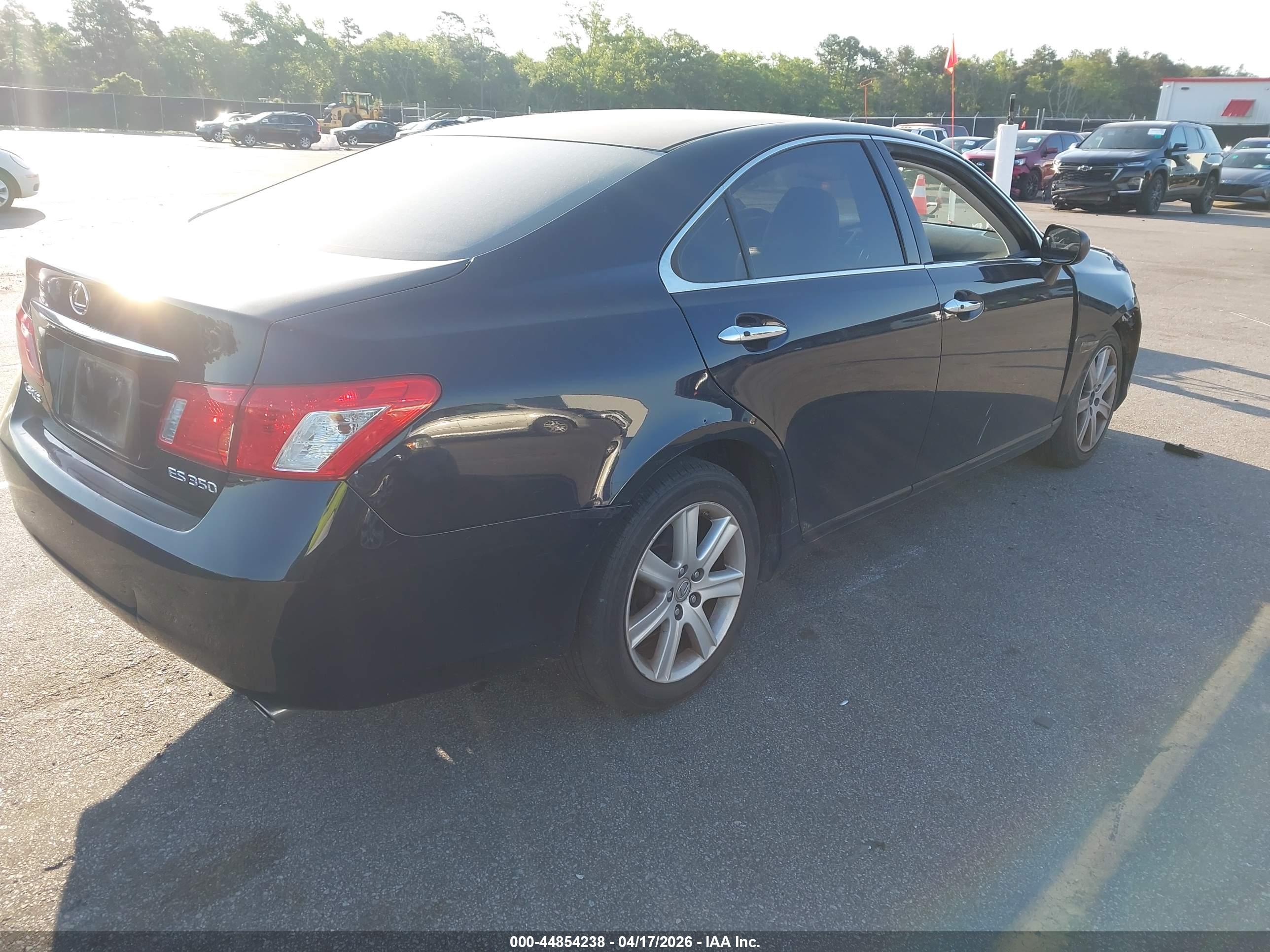 LEXUS ES image 4