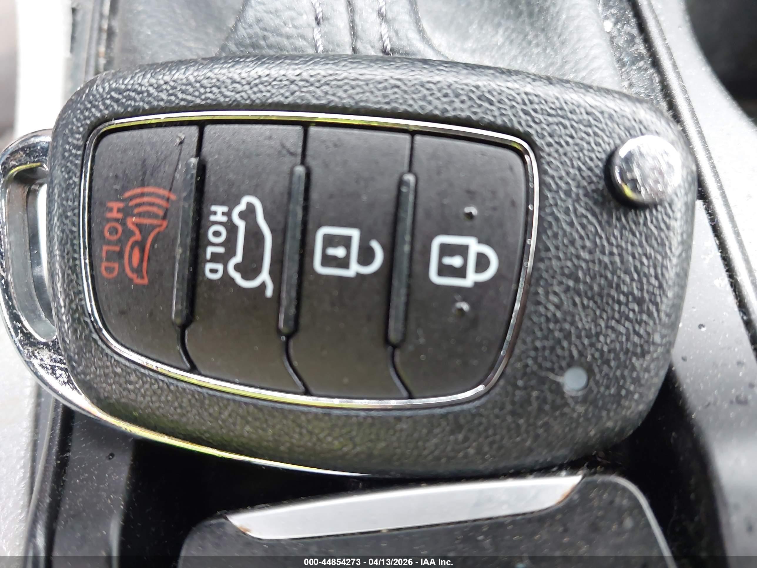 HYUNDAI TUCSON image 11