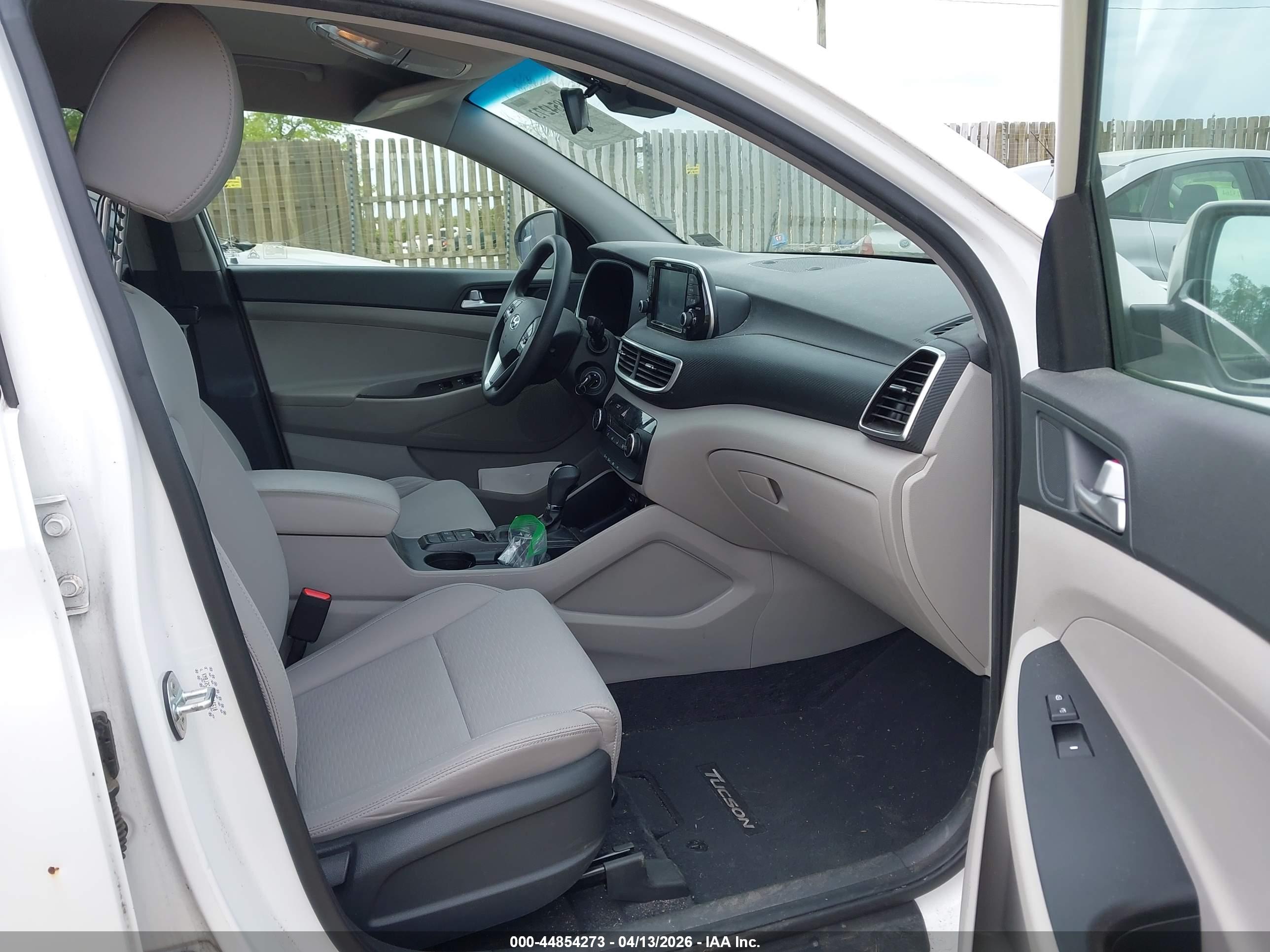 HYUNDAI TUCSON image 5