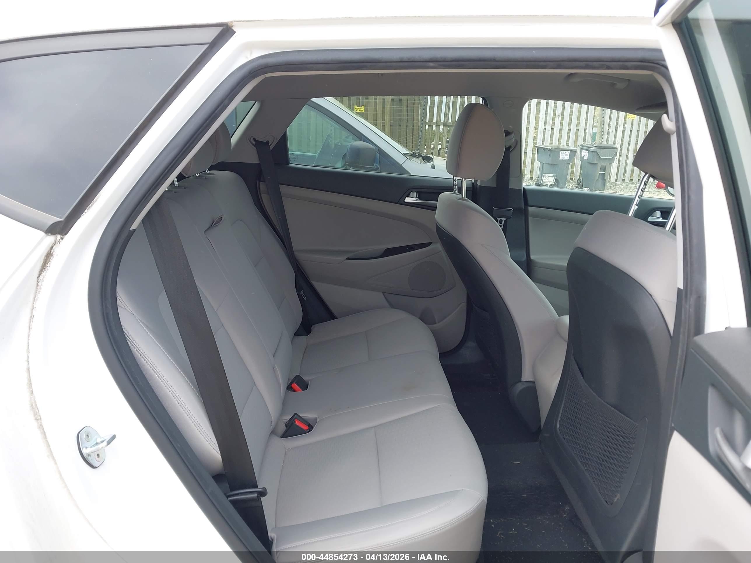 HYUNDAI TUCSON image 8