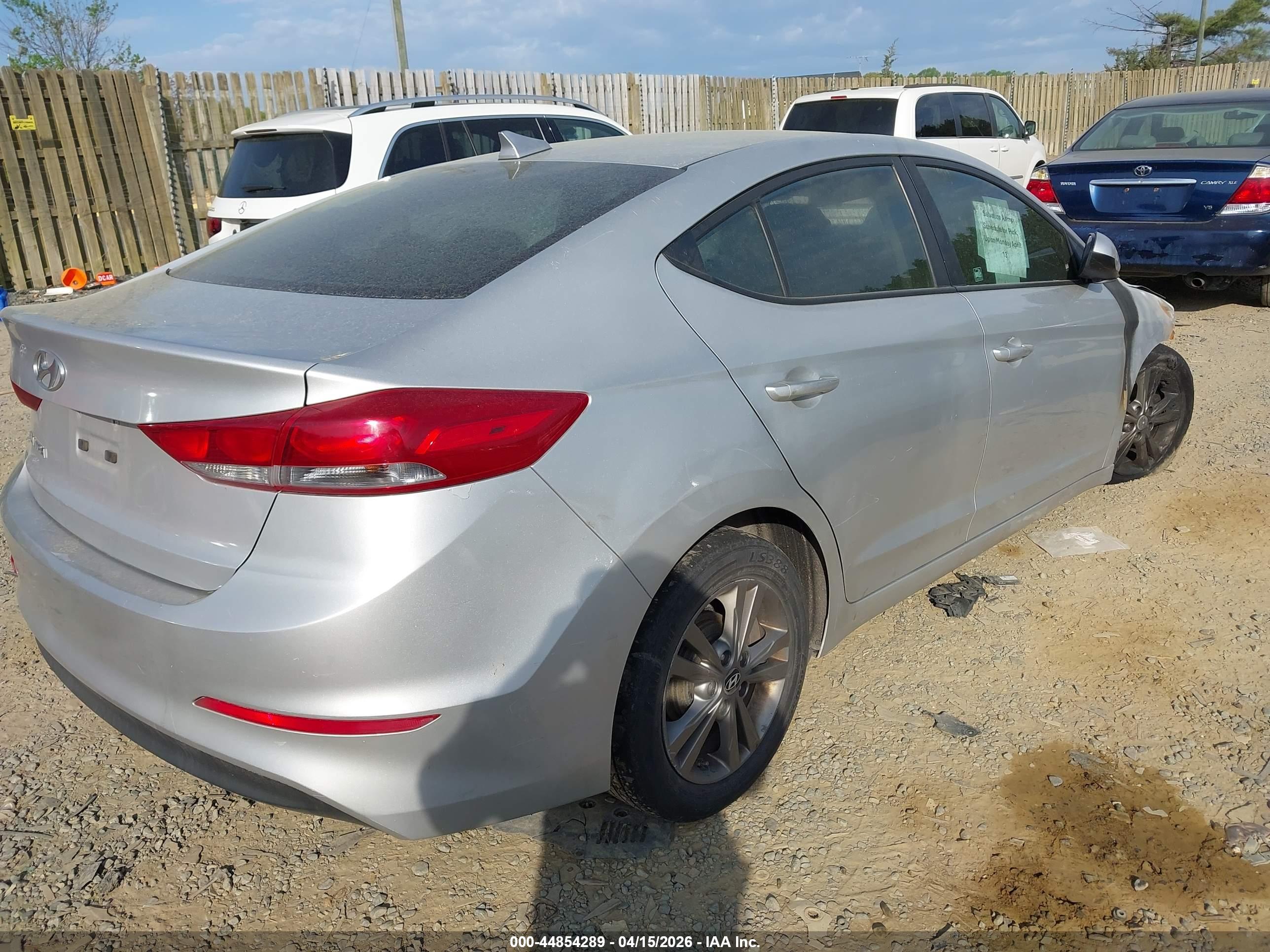 HYUNDAI ELANTRA image 4