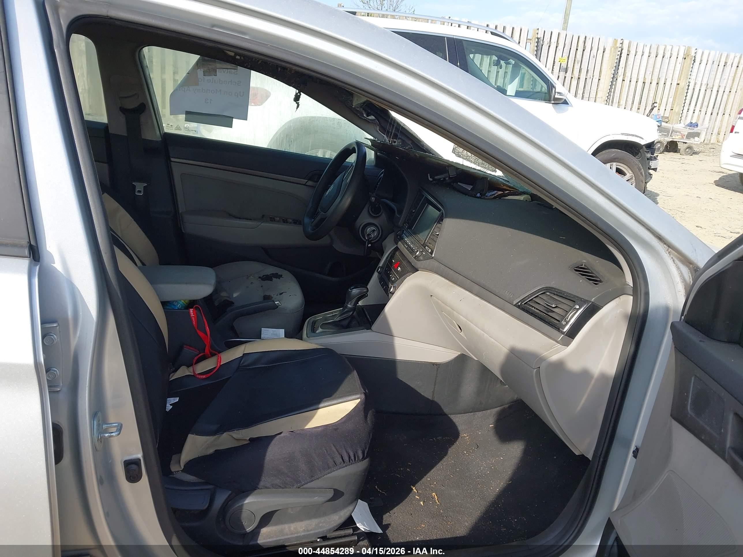 HYUNDAI ELANTRA image 5