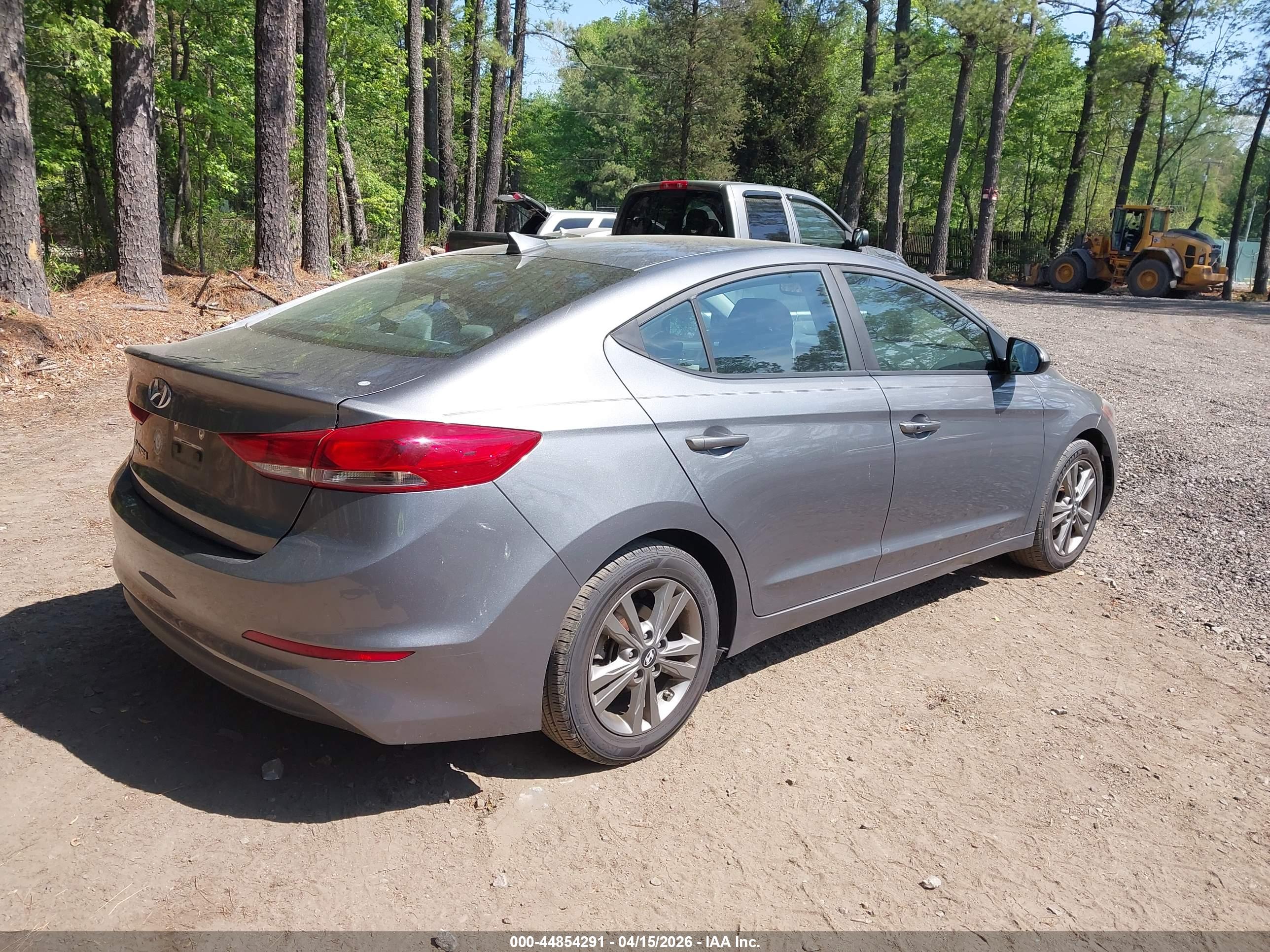 HYUNDAI ELANTRA image 4
