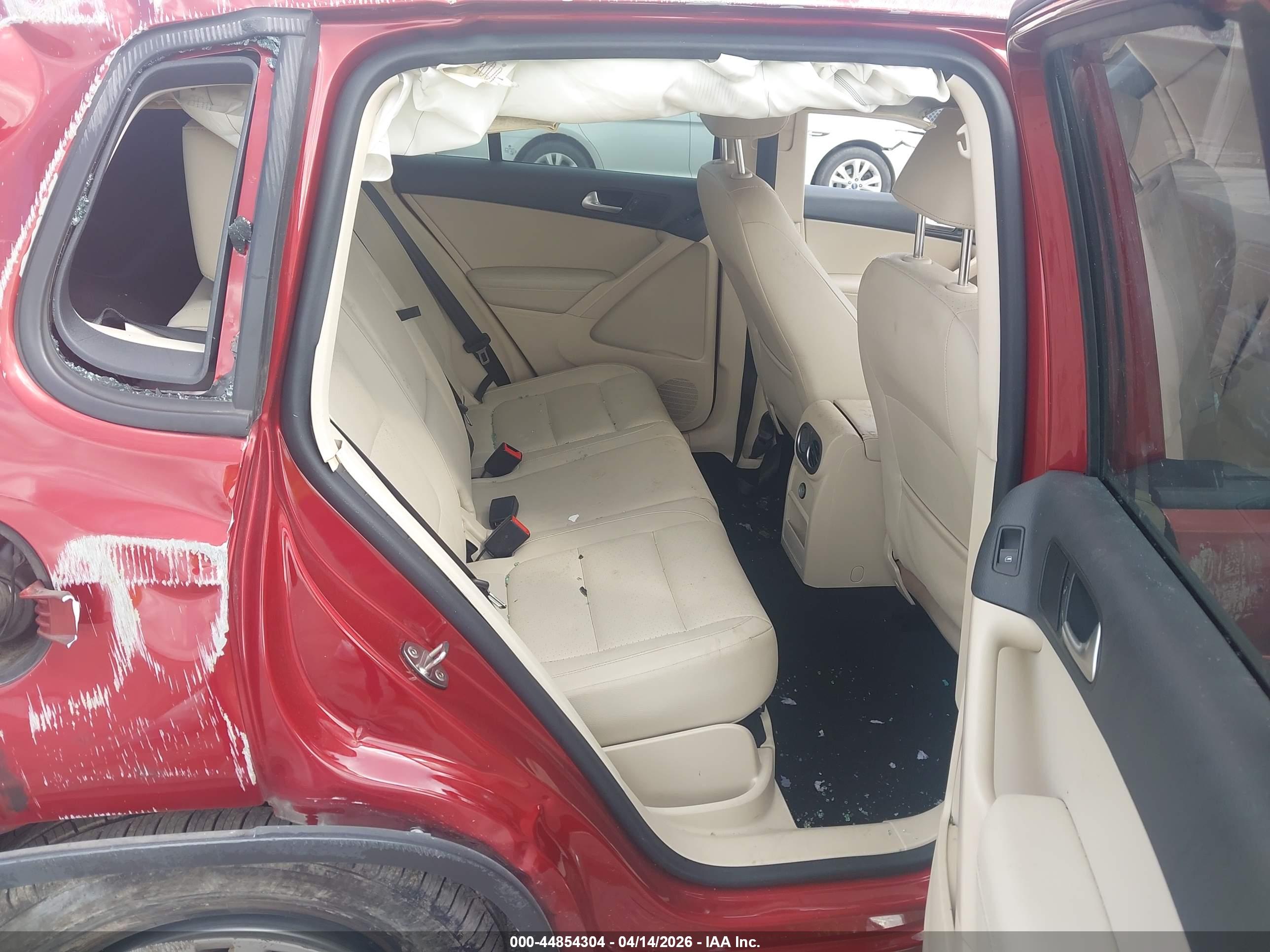VOLKSWAGEN TIGUAN image 8