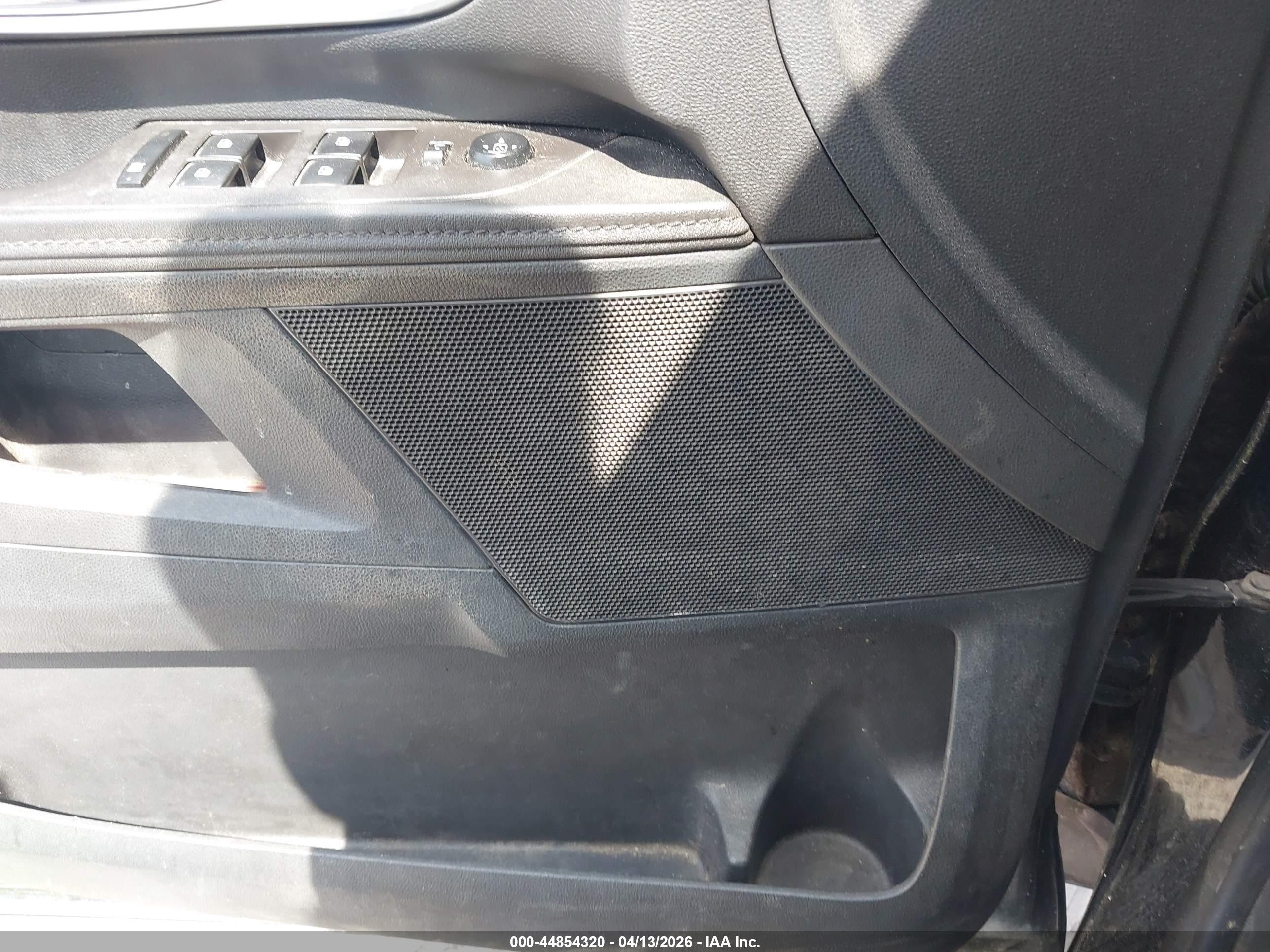 CHEVROLET EQUINOX image 6