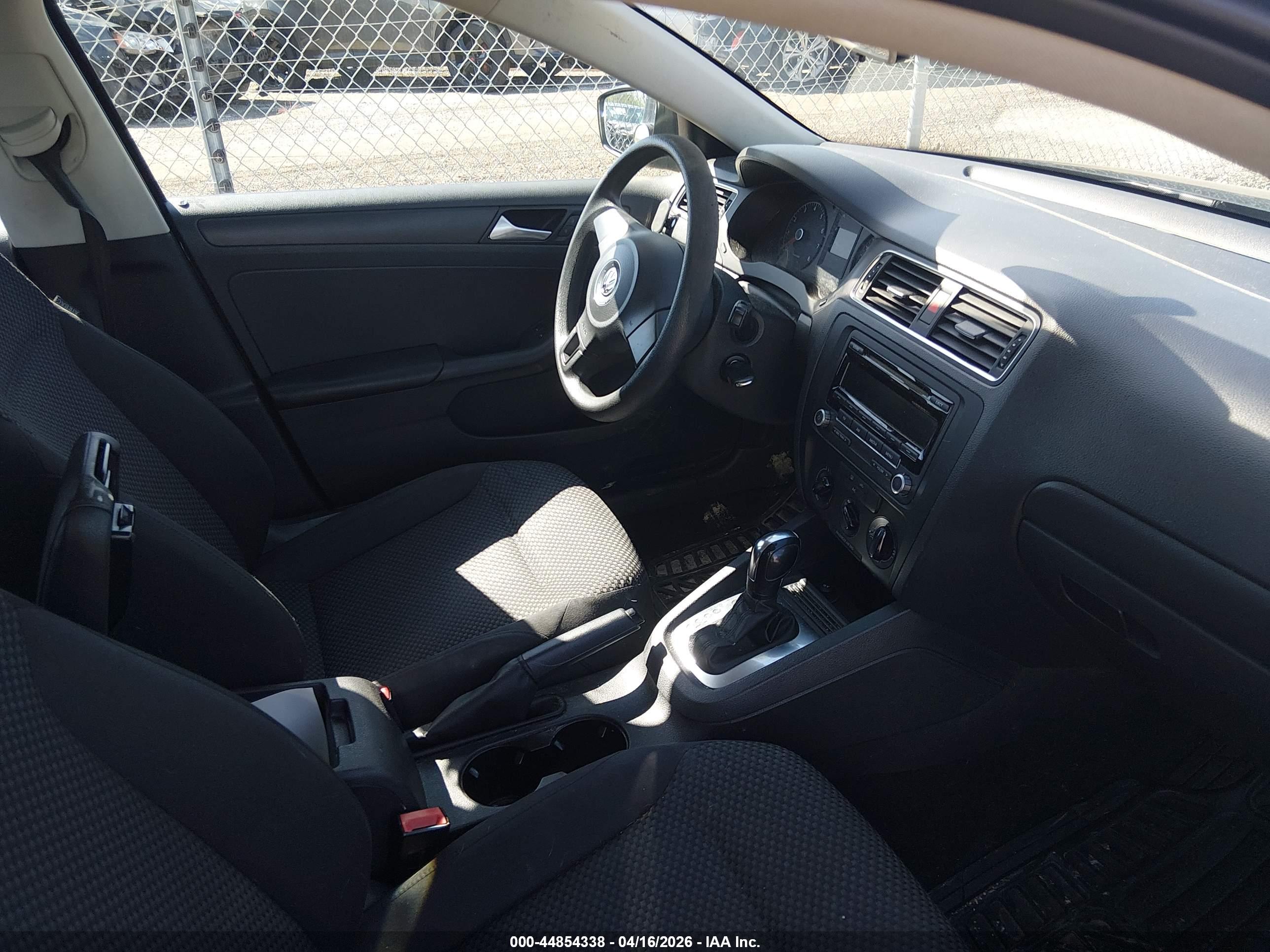 VOLKSWAGEN JETTA image 5