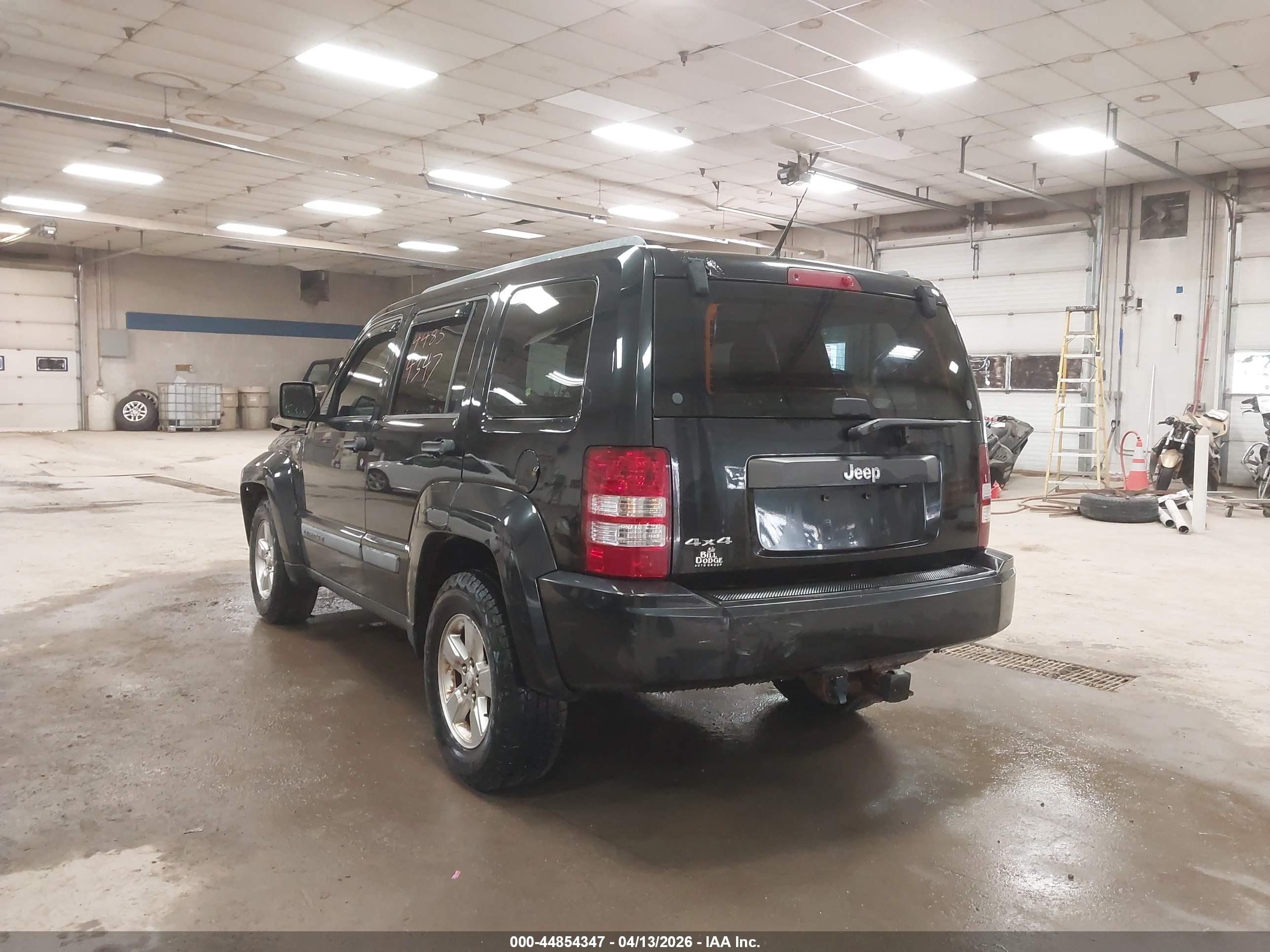 JEEP LIBERTY image 3