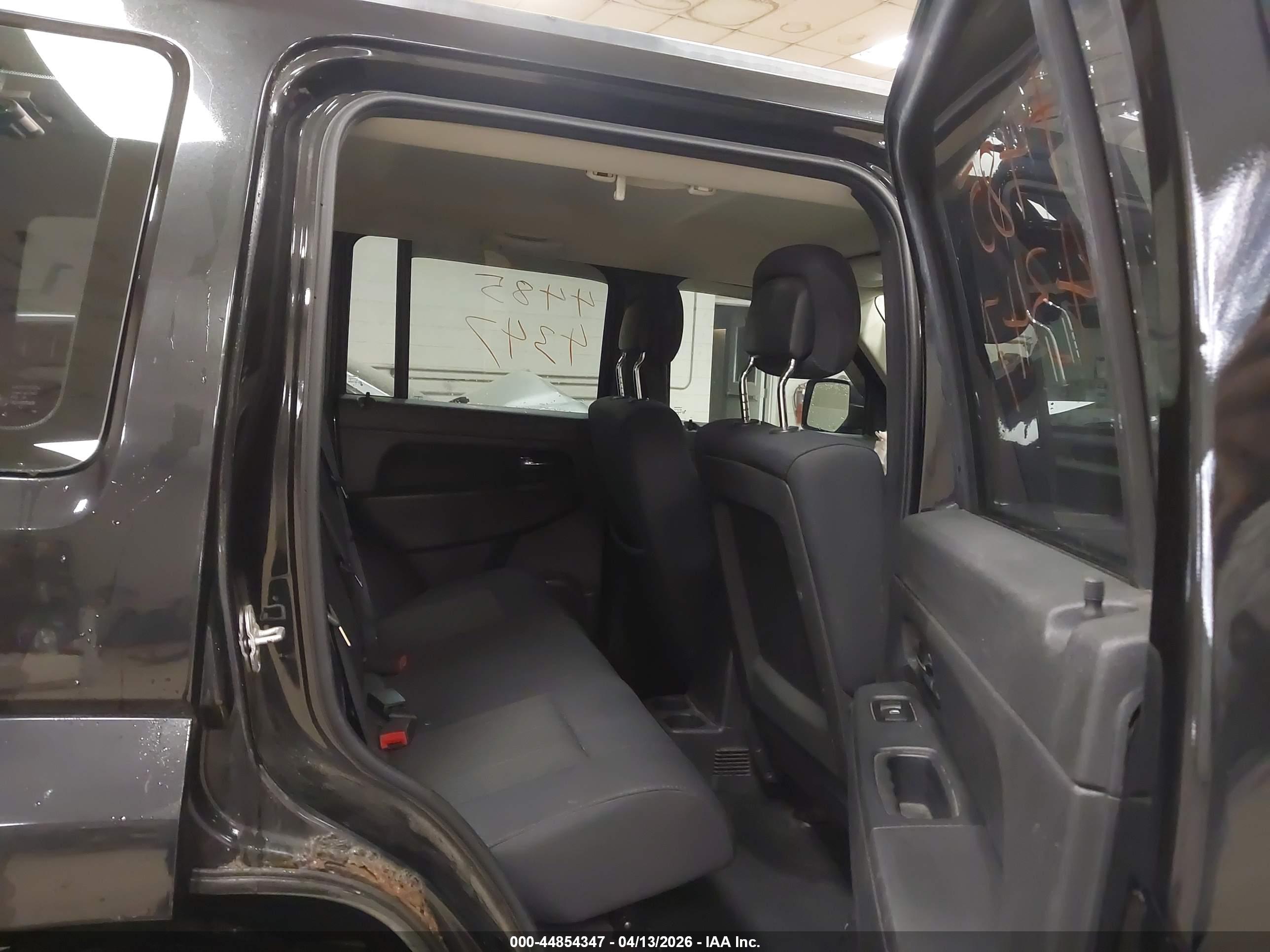 JEEP LIBERTY image 8