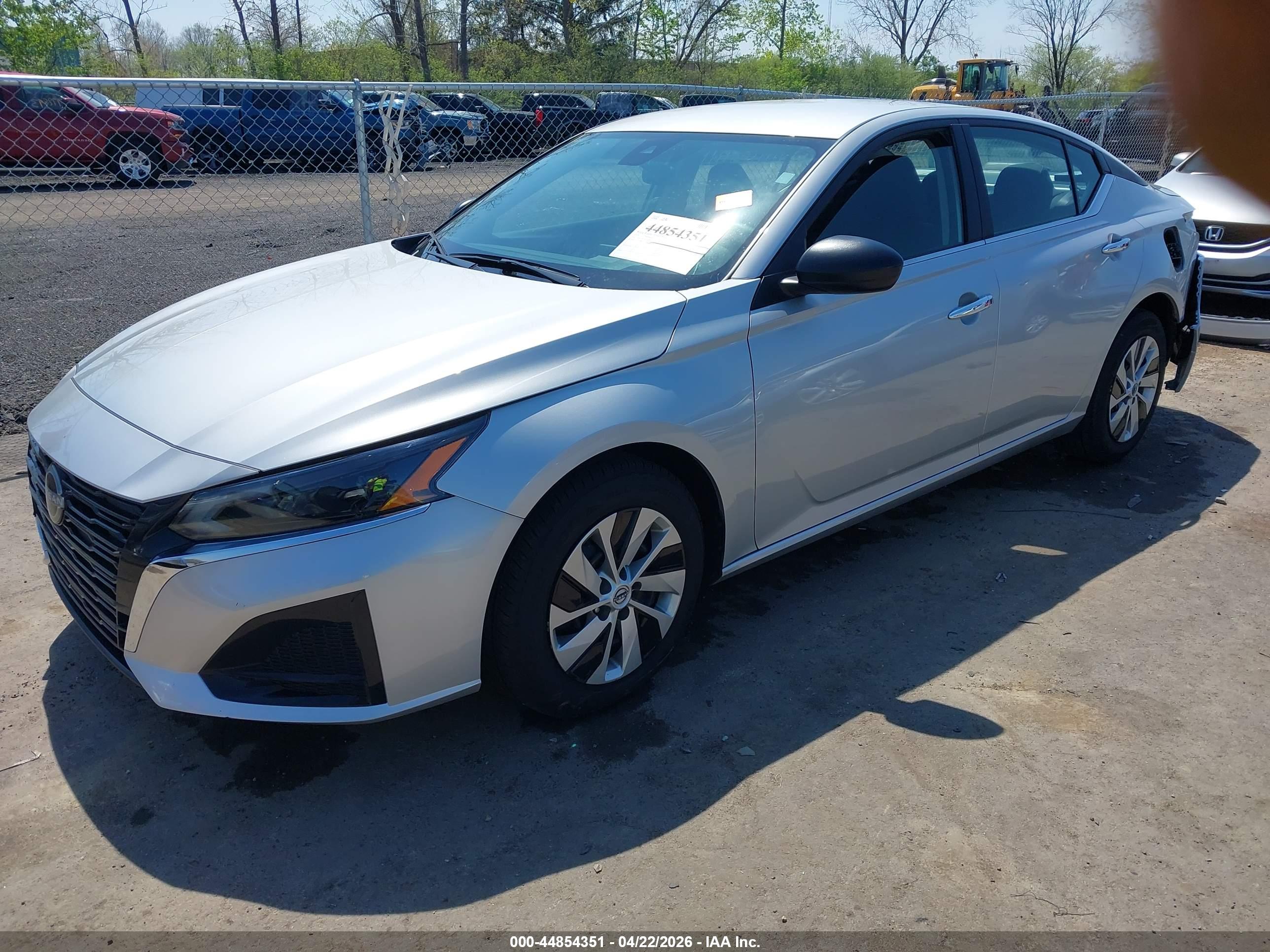 NISSAN ALTIMA image 2