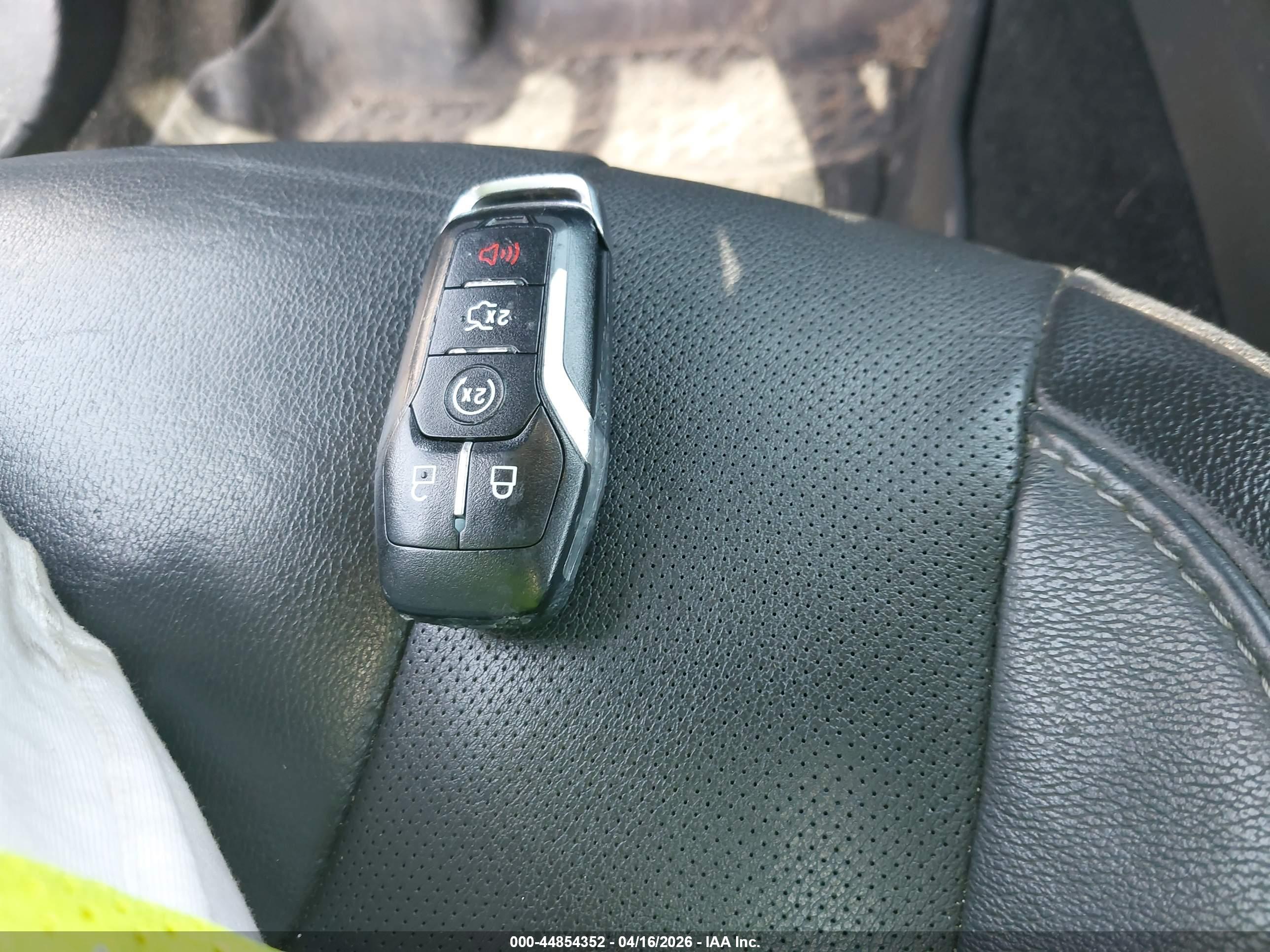 FORD FUSION image 11