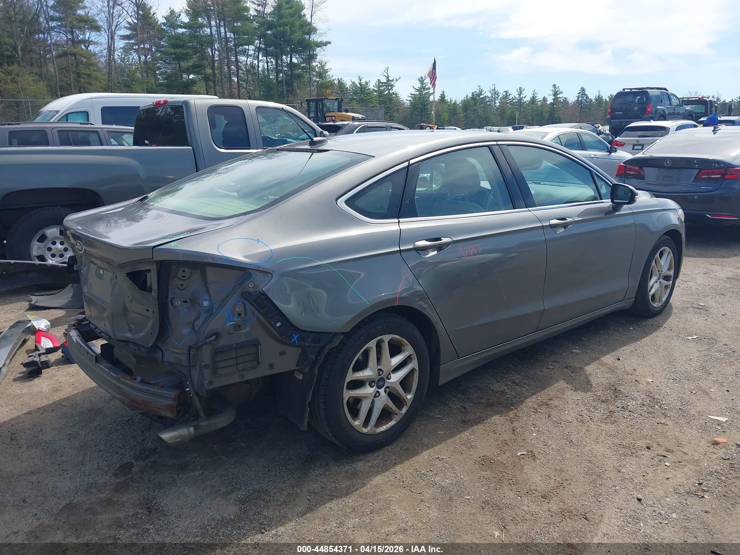FORD FUSION image 4
