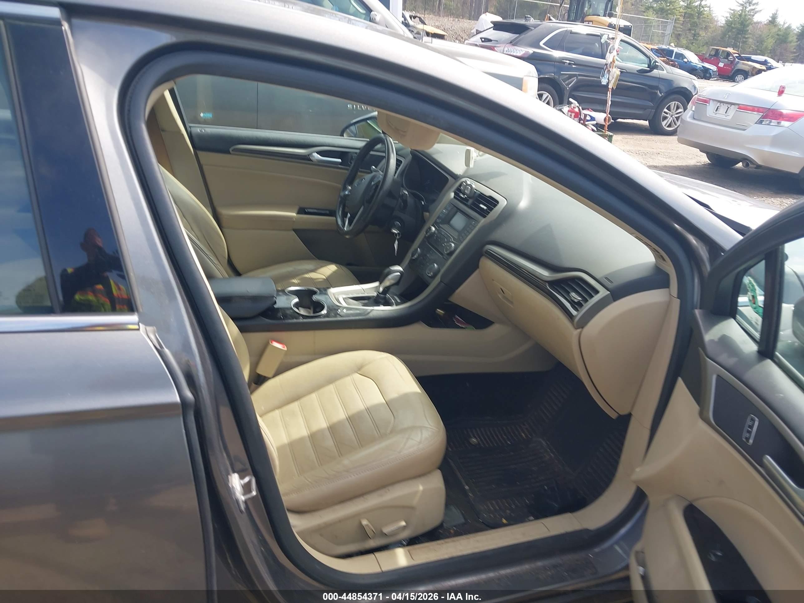 FORD FUSION image 5