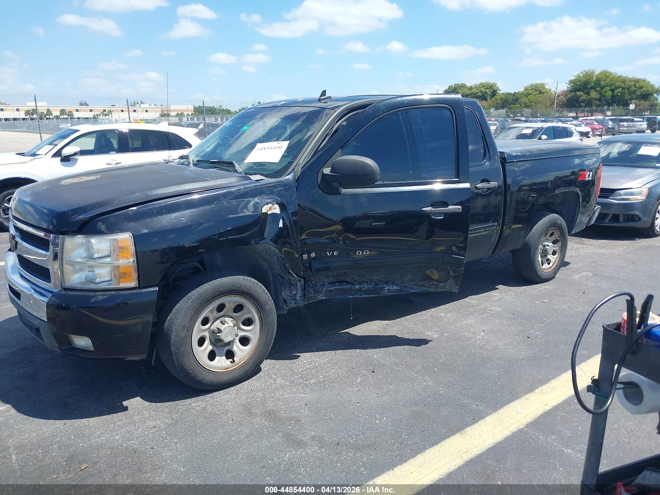CHEVROLET SILVERADO image 2