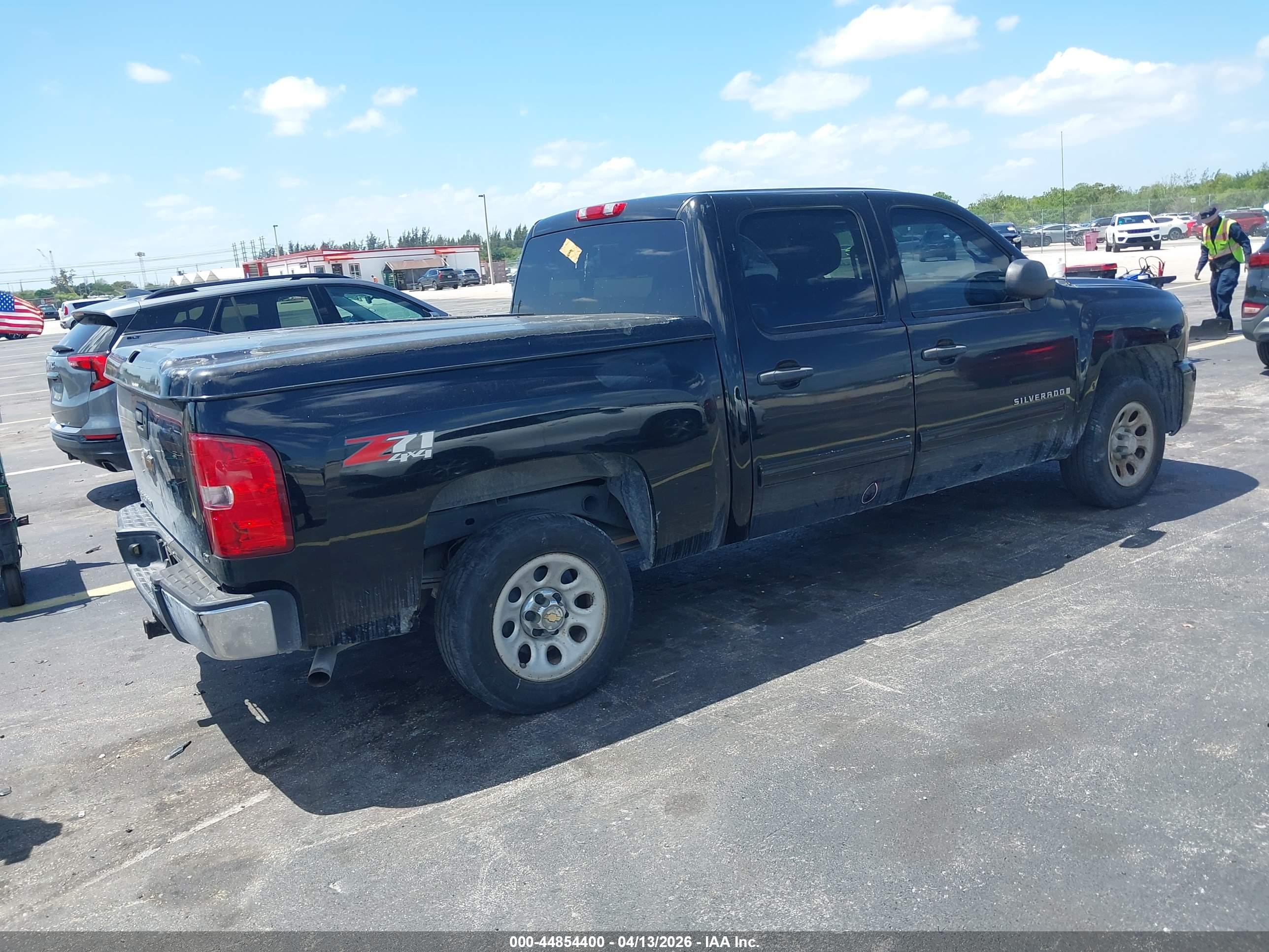 CHEVROLET SILVERADO image 4