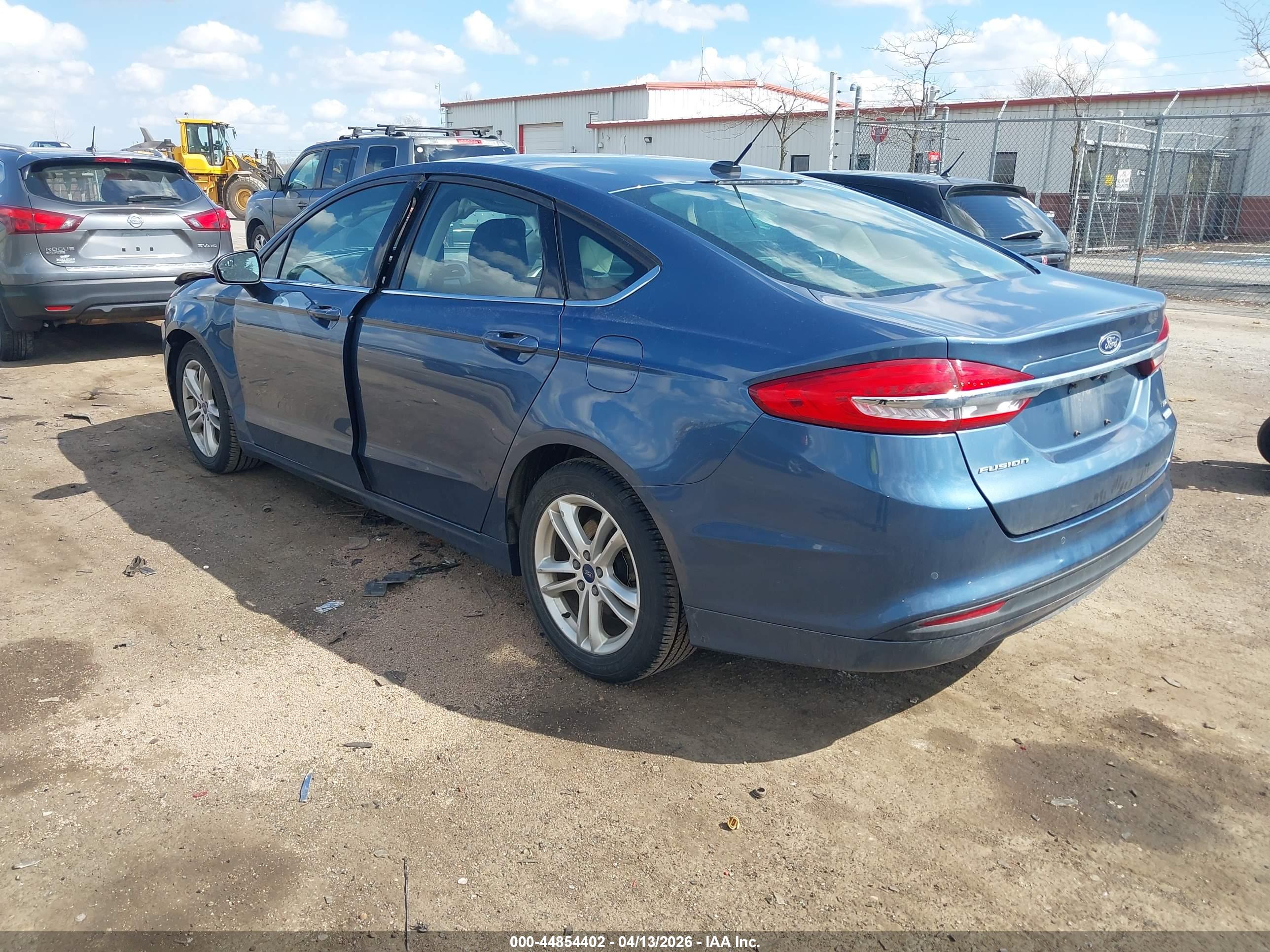 FORD FUSION image 3