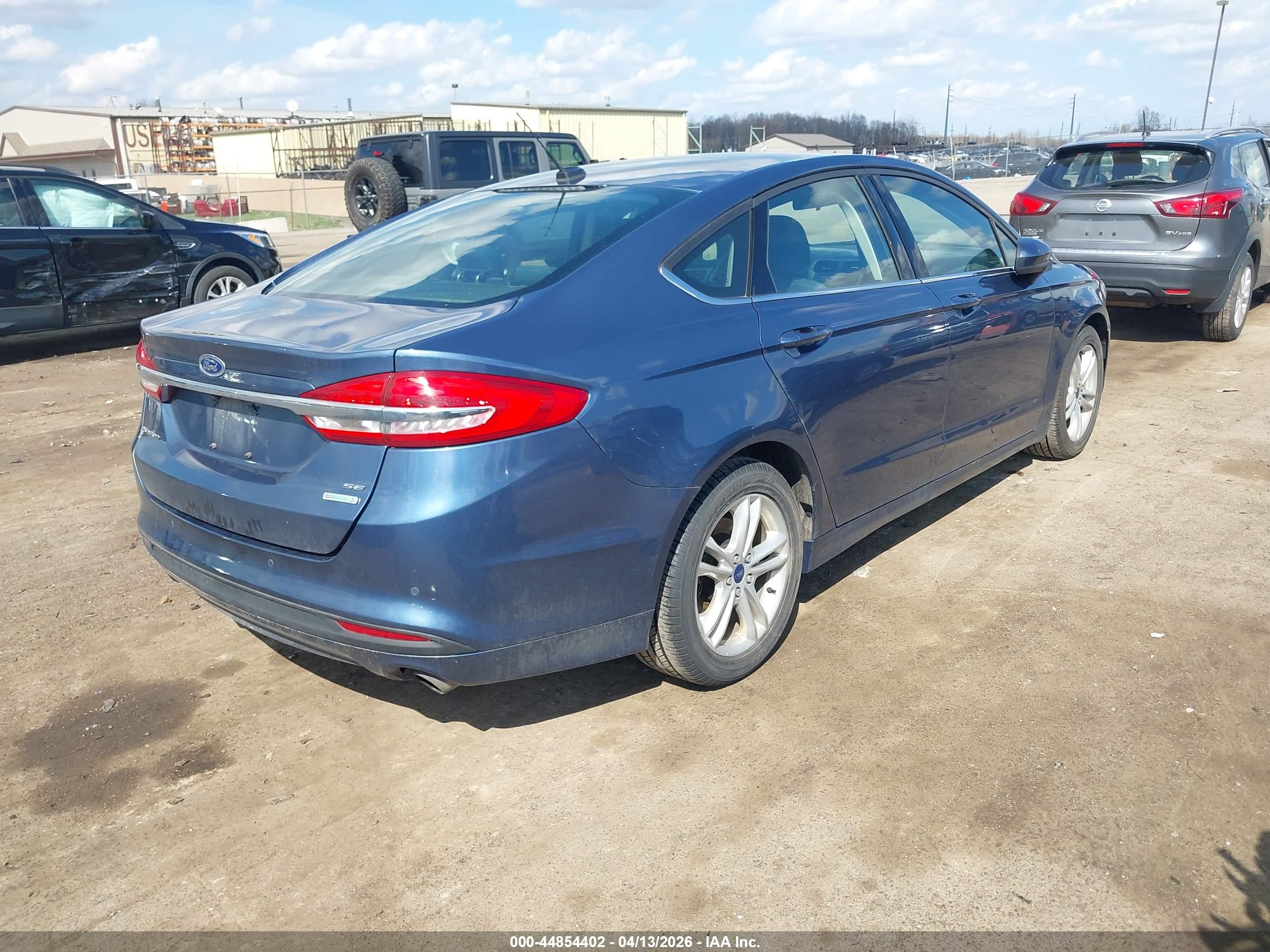FORD FUSION image 4