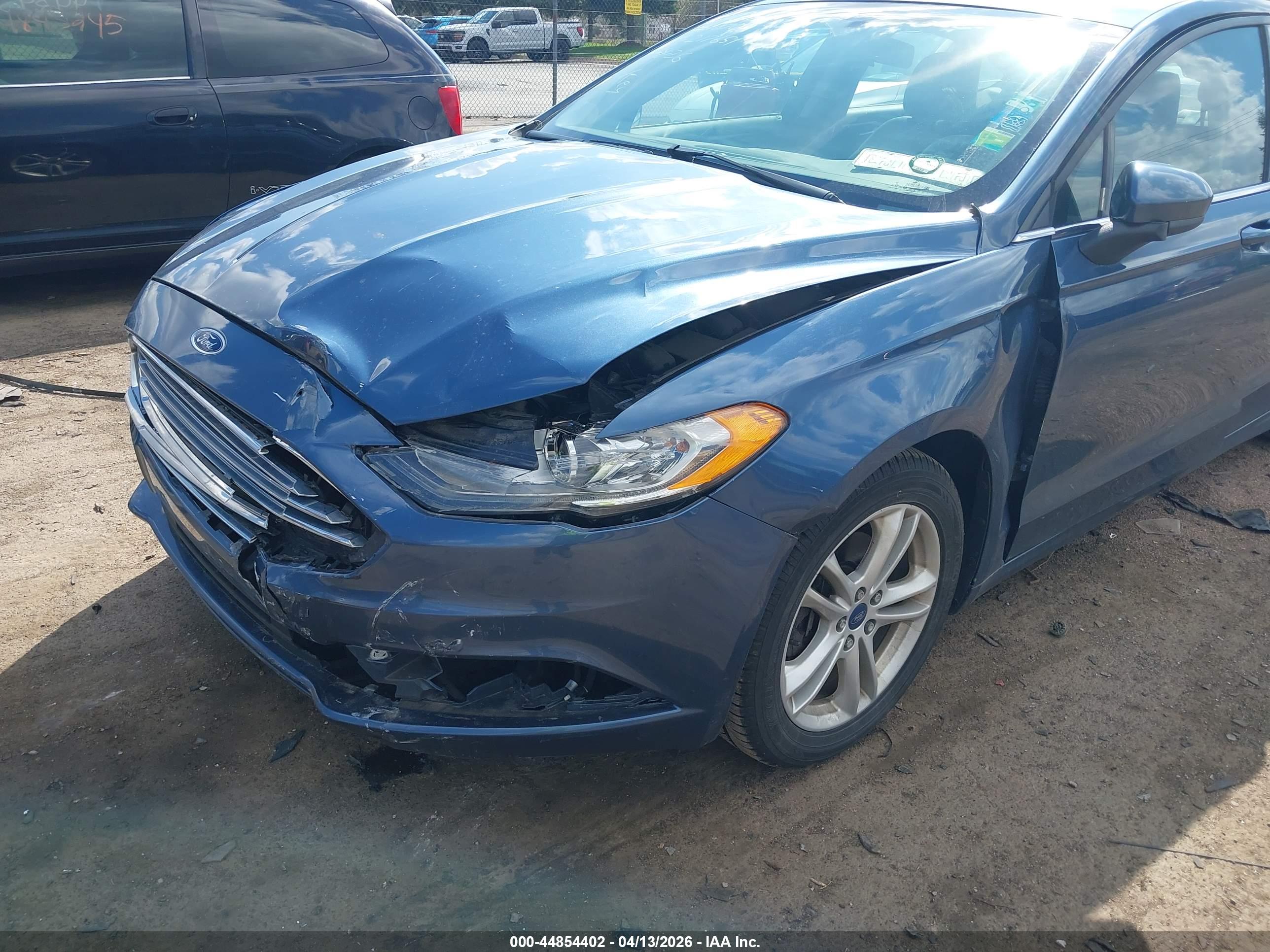 FORD FUSION image 6