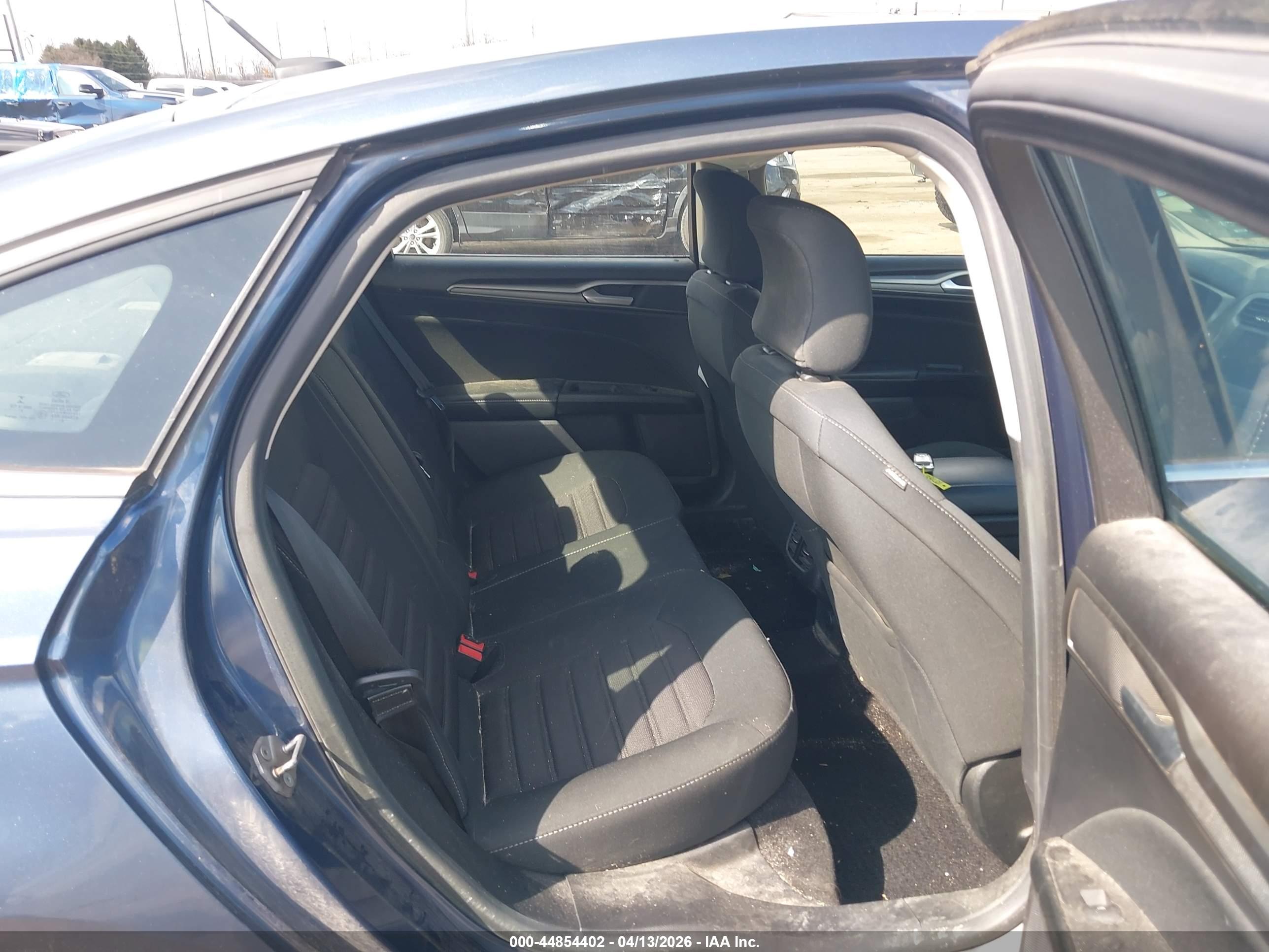 FORD FUSION image 8