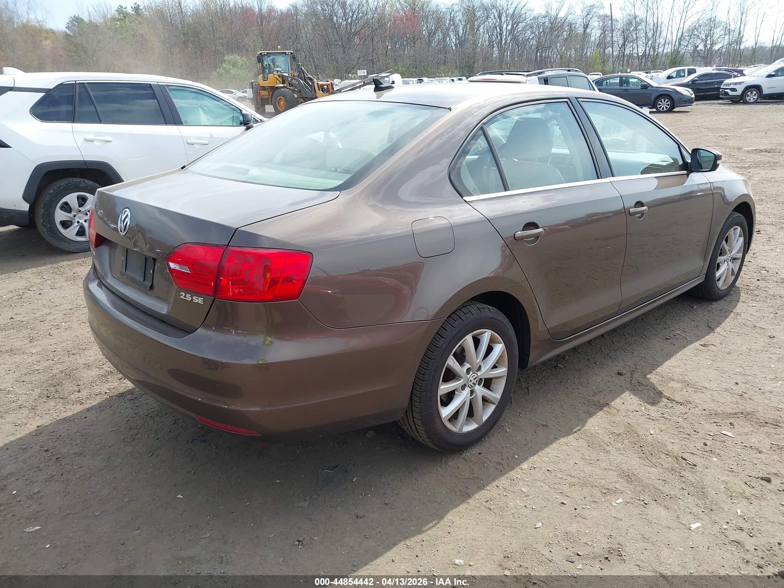 VOLKSWAGEN JETTA image 4