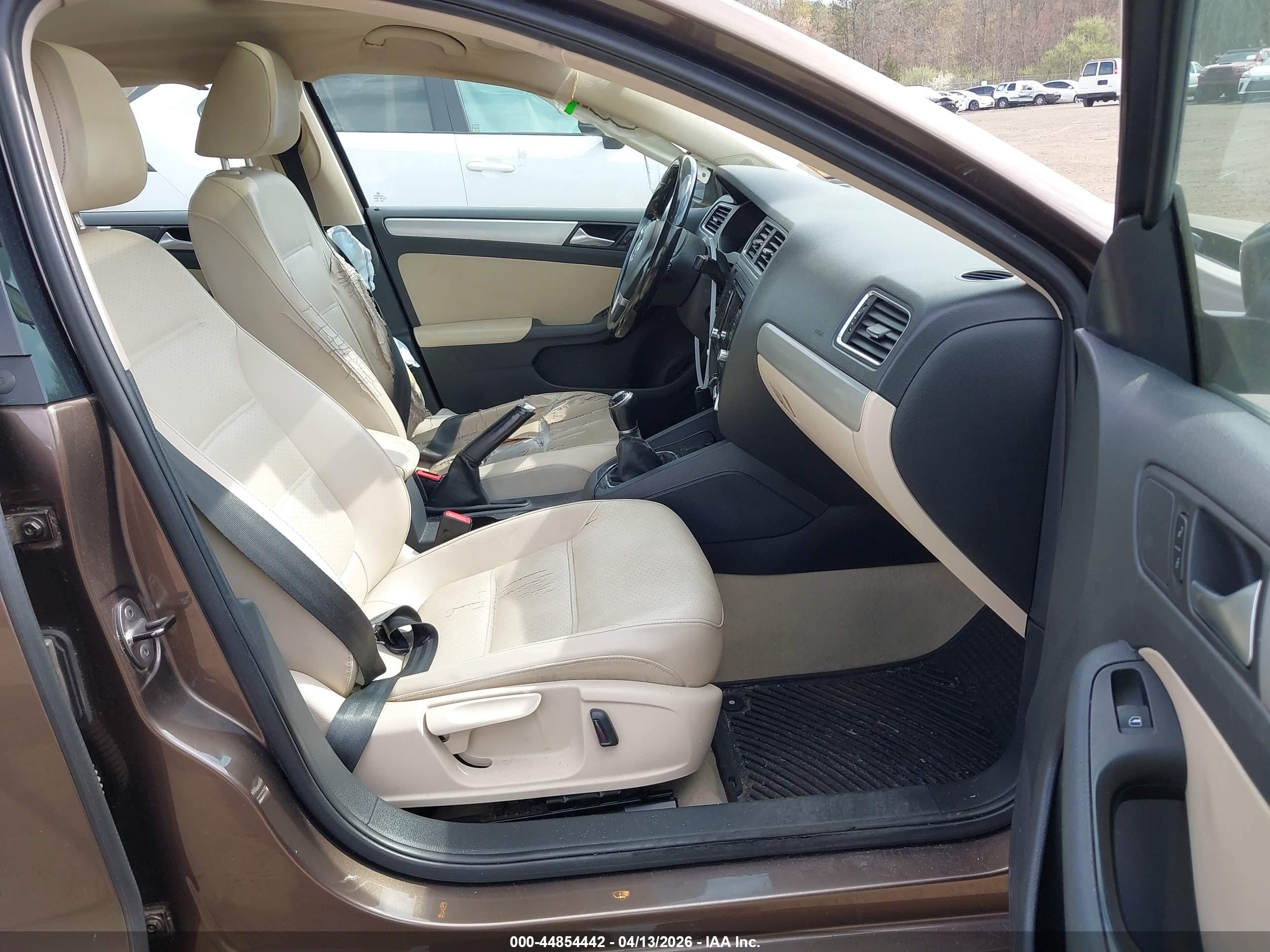 VOLKSWAGEN JETTA image 5