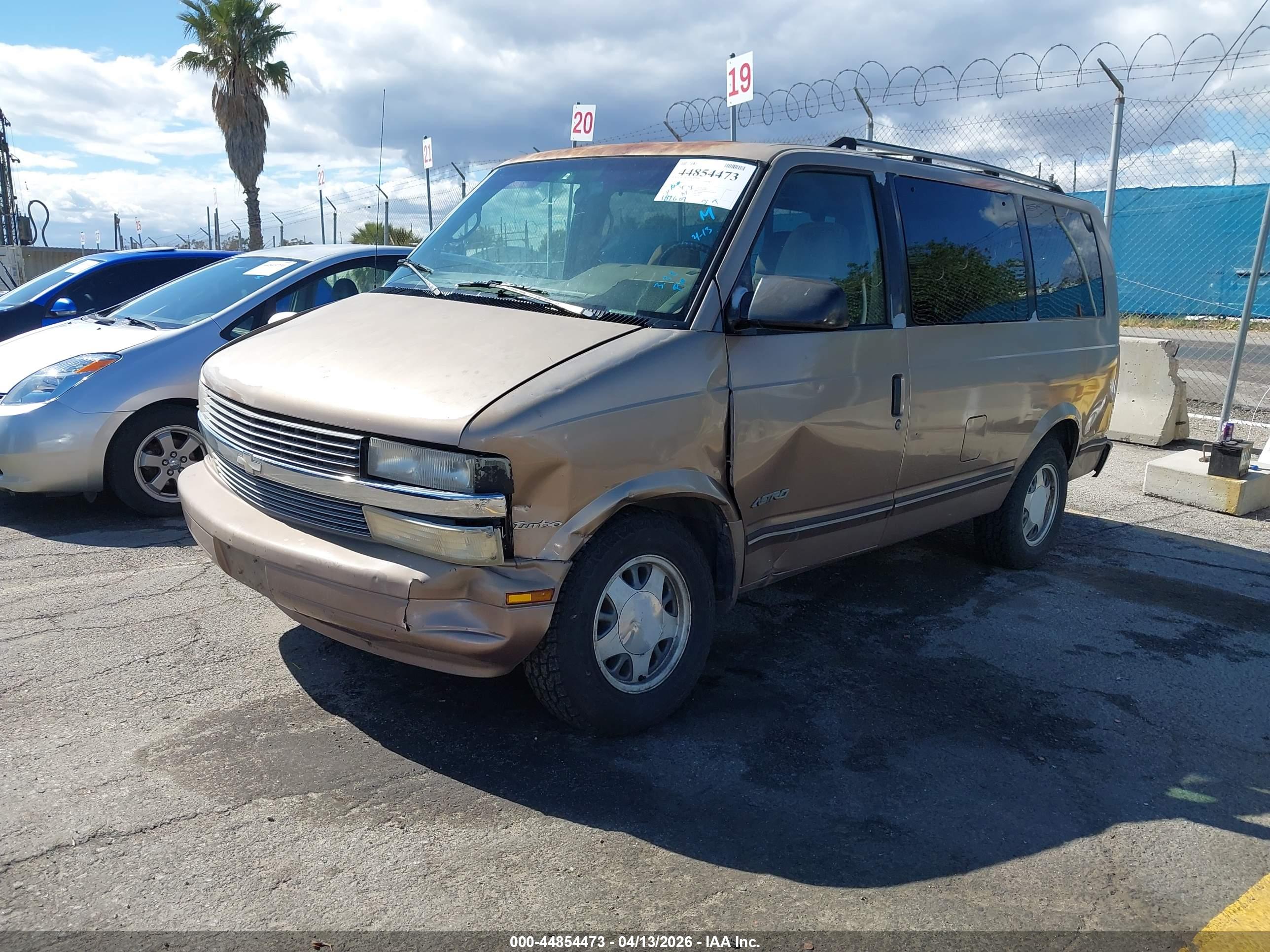 CHEVROLET ASTRO image 2