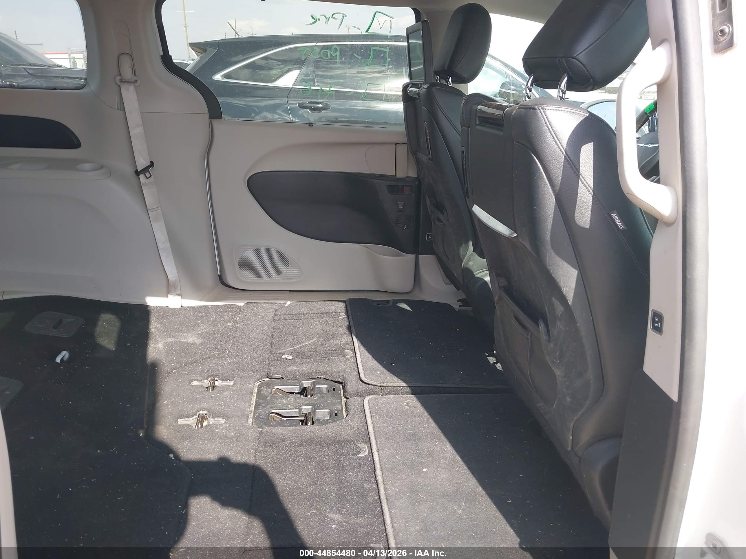 CHRYSLER PACIFICA image 8