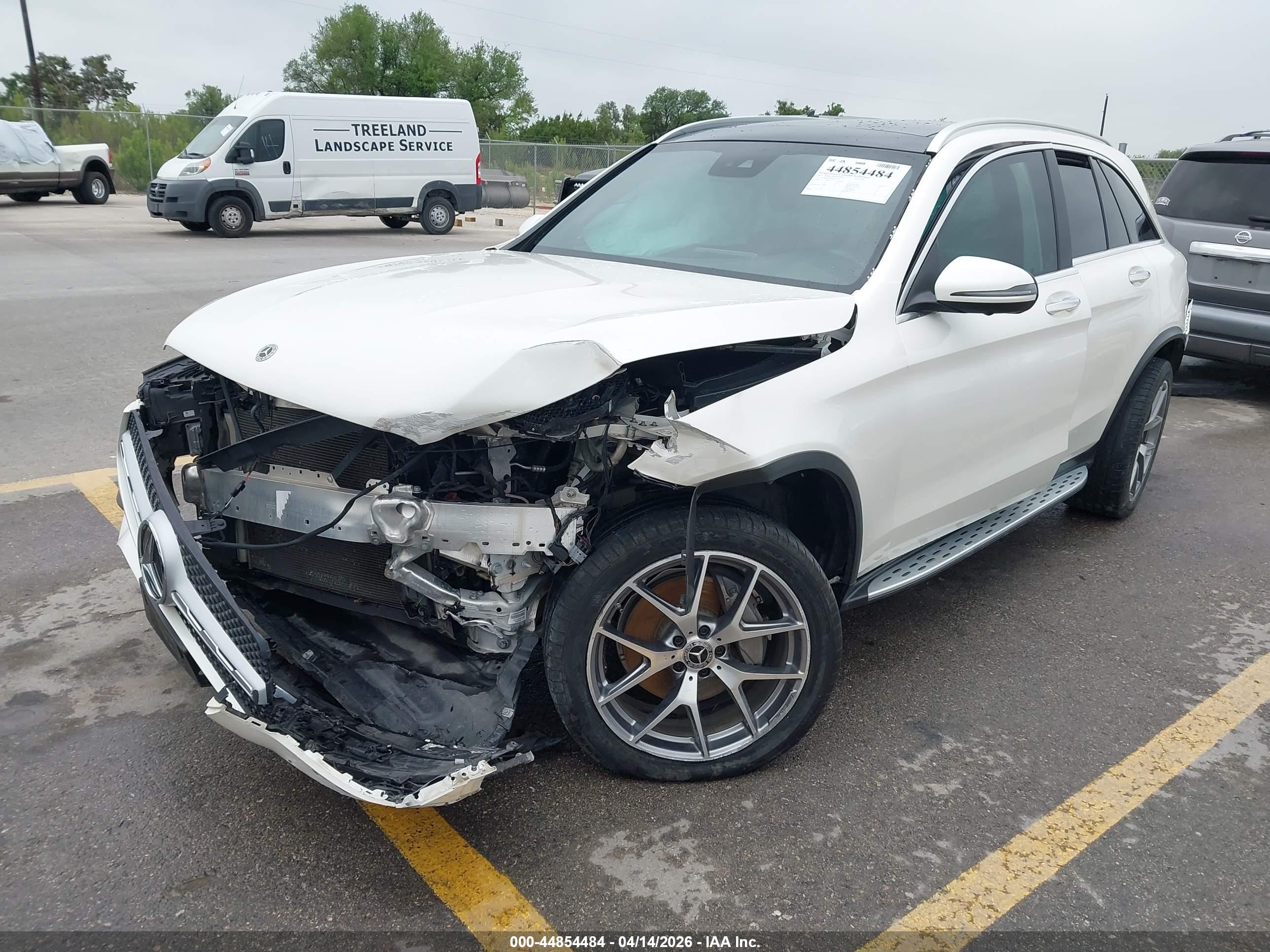 MERCEDES-BENZ GLC image 2