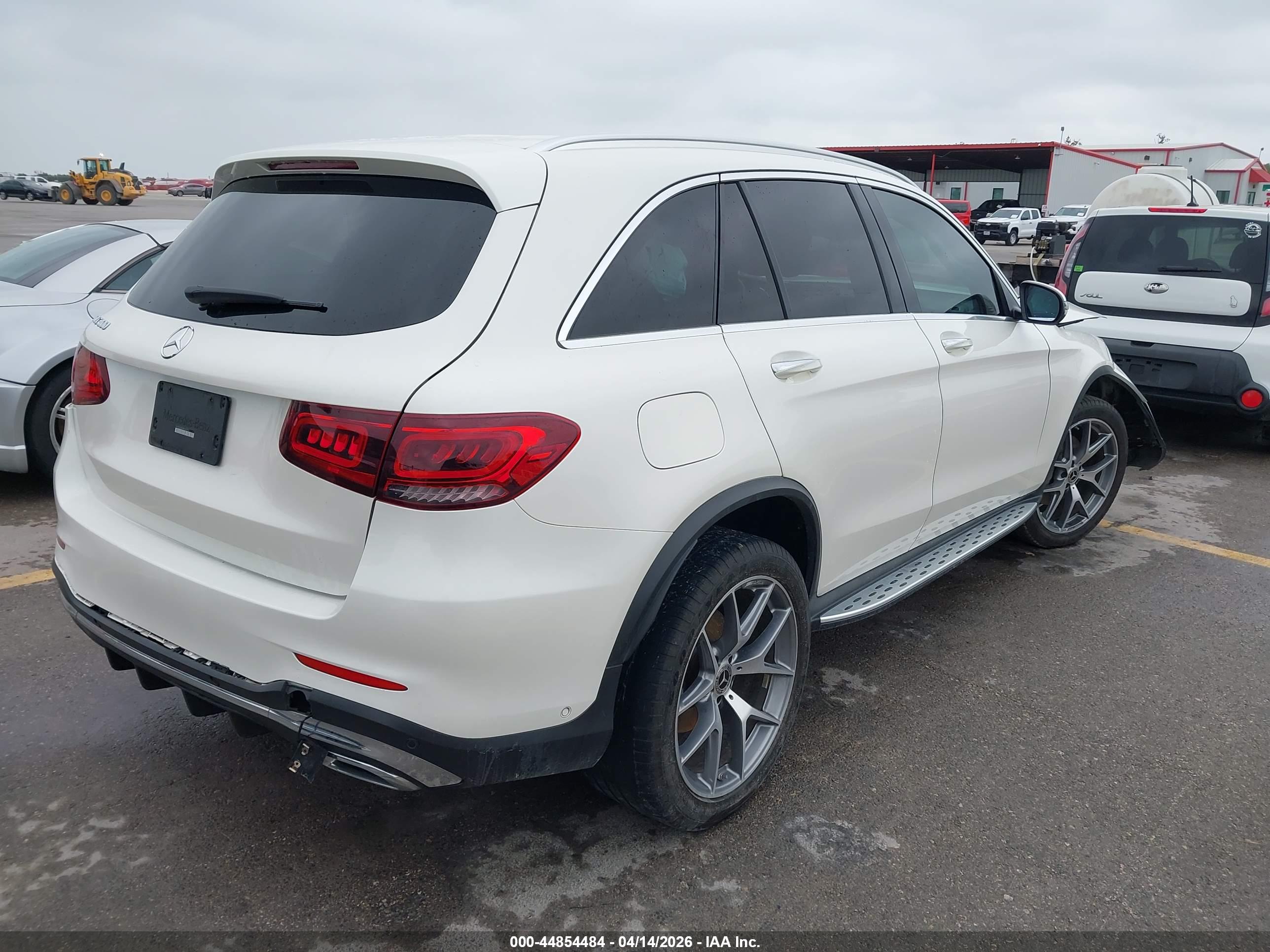 MERCEDES-BENZ GLC image 4