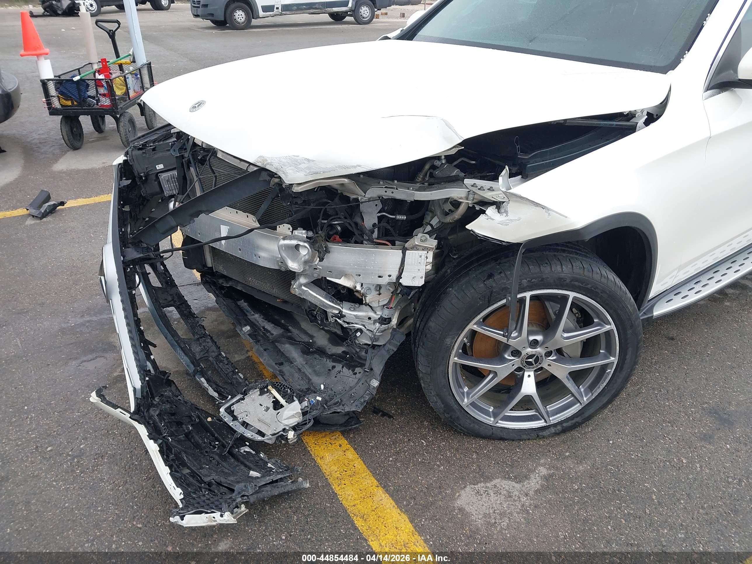 MERCEDES-BENZ GLC image 6