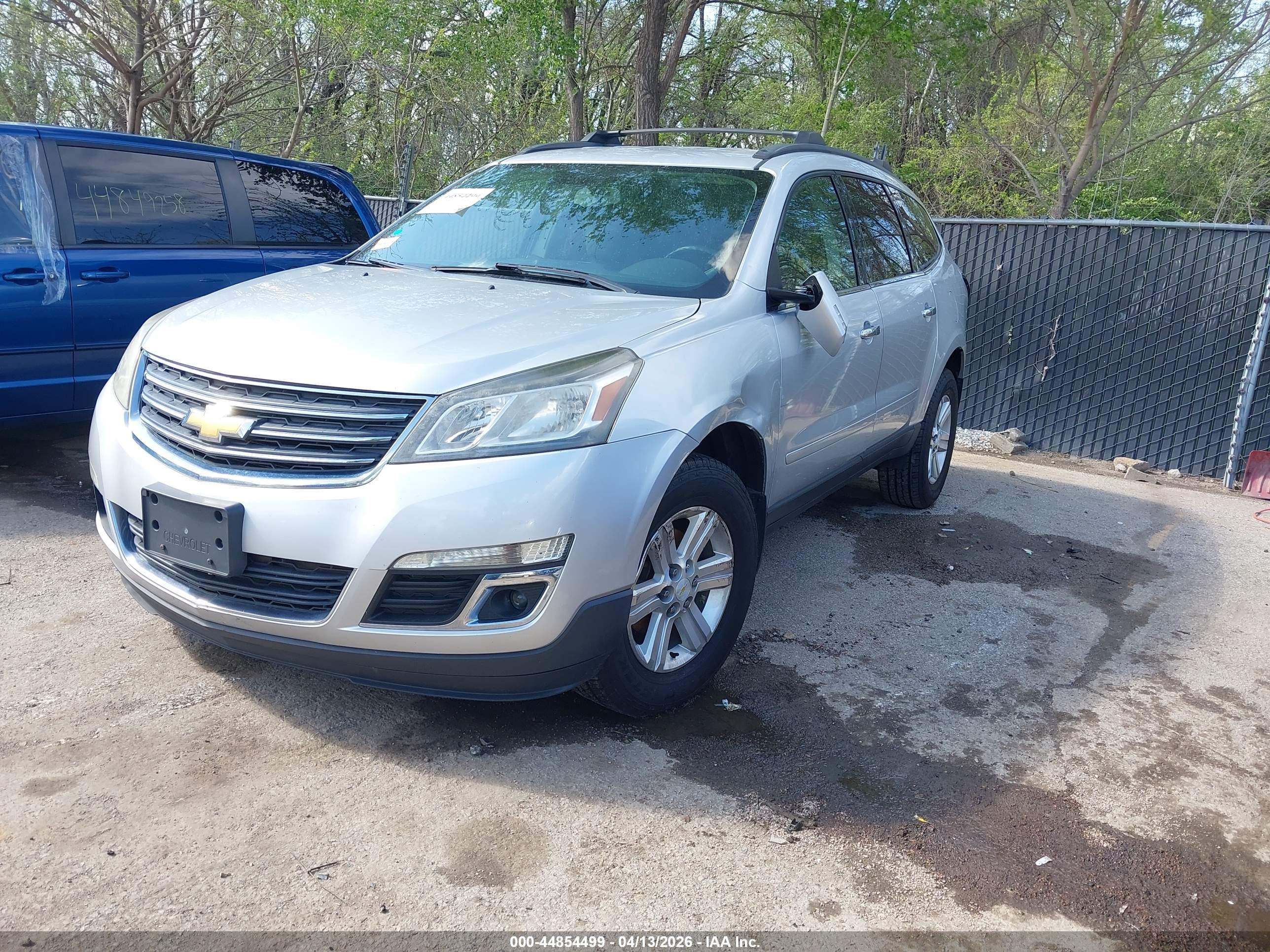 CHEVROLET TRAVERSE image 2