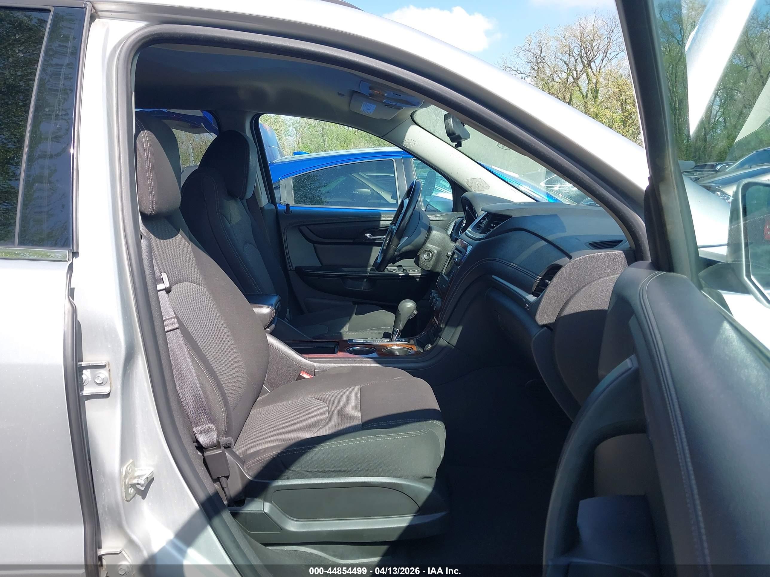 CHEVROLET TRAVERSE image 5