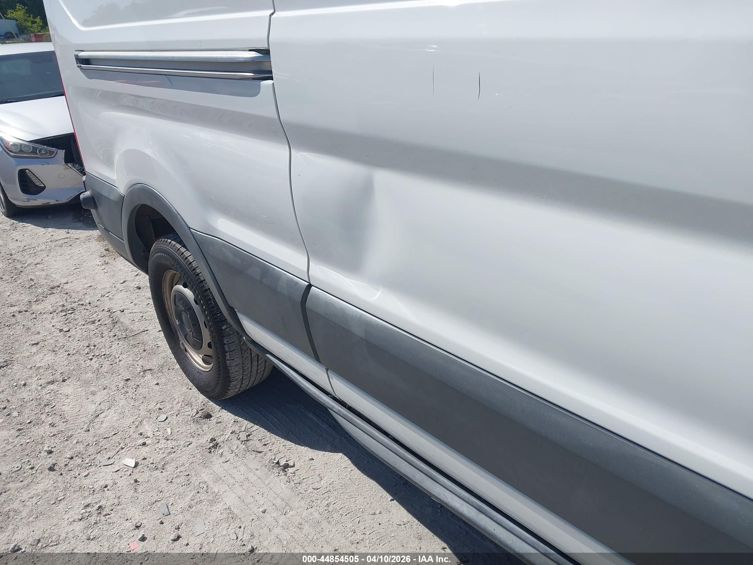 FORD TRANSIT-150 image 6