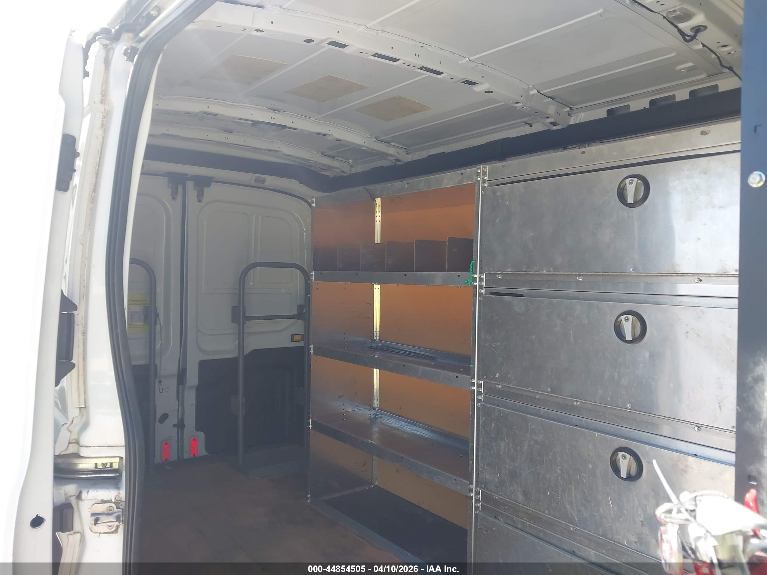 FORD TRANSIT-150 image 8